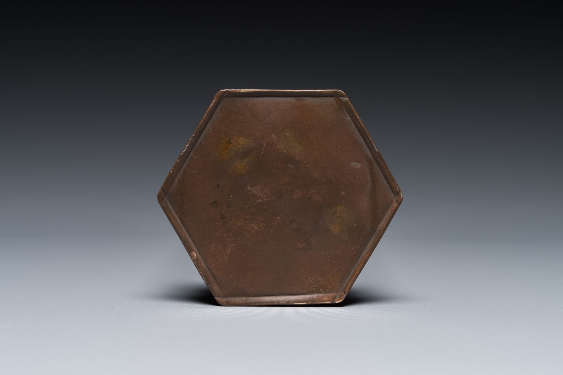 A copper-mounted glass hourglass, probably France, 1st half 18th C. - Image 6 of 7