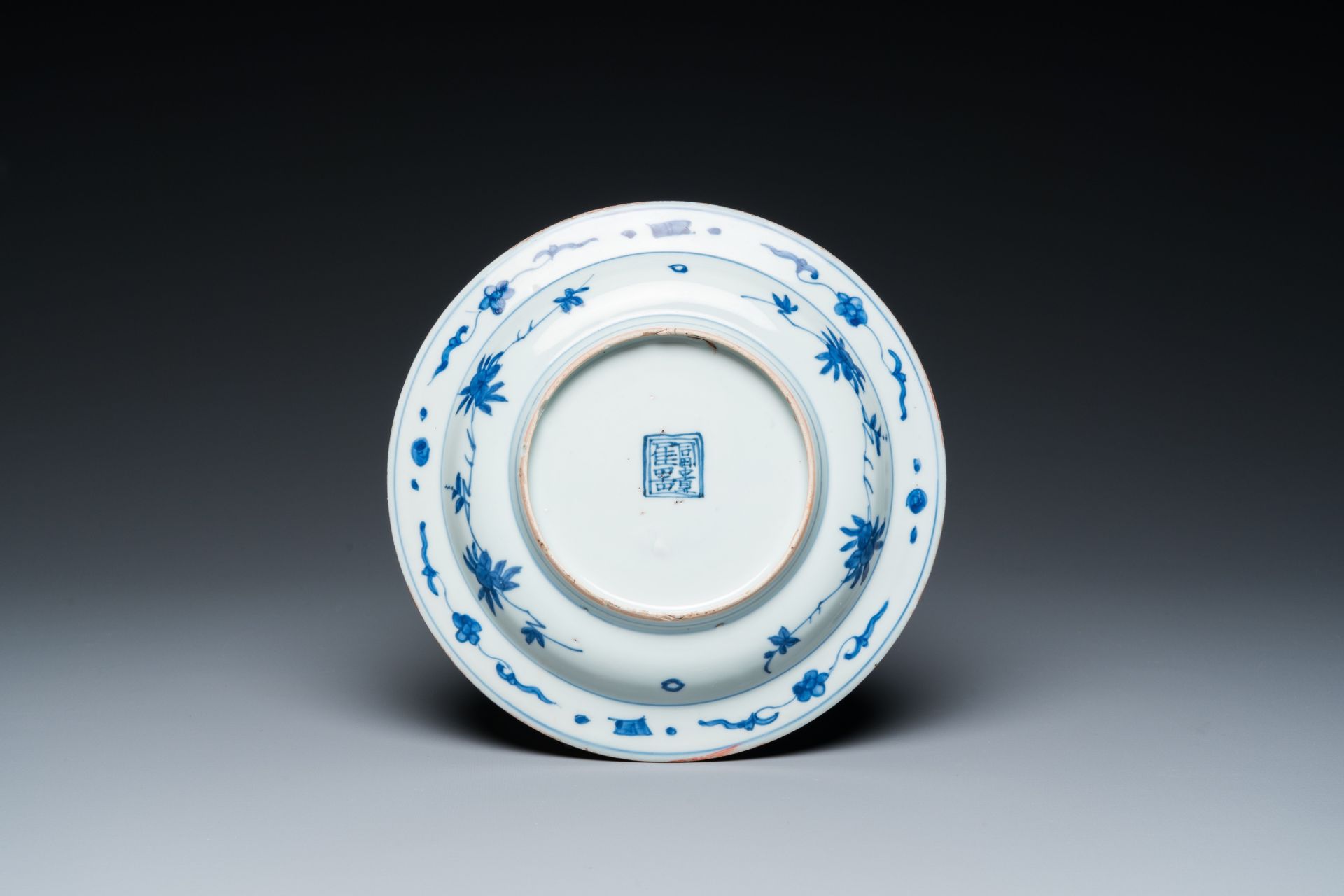 A rare Chinese Kinrande plate, Fu Gui Jia Qi å¯Œè´µä½³å™¨ mark, Wanli - Image 2 of 2