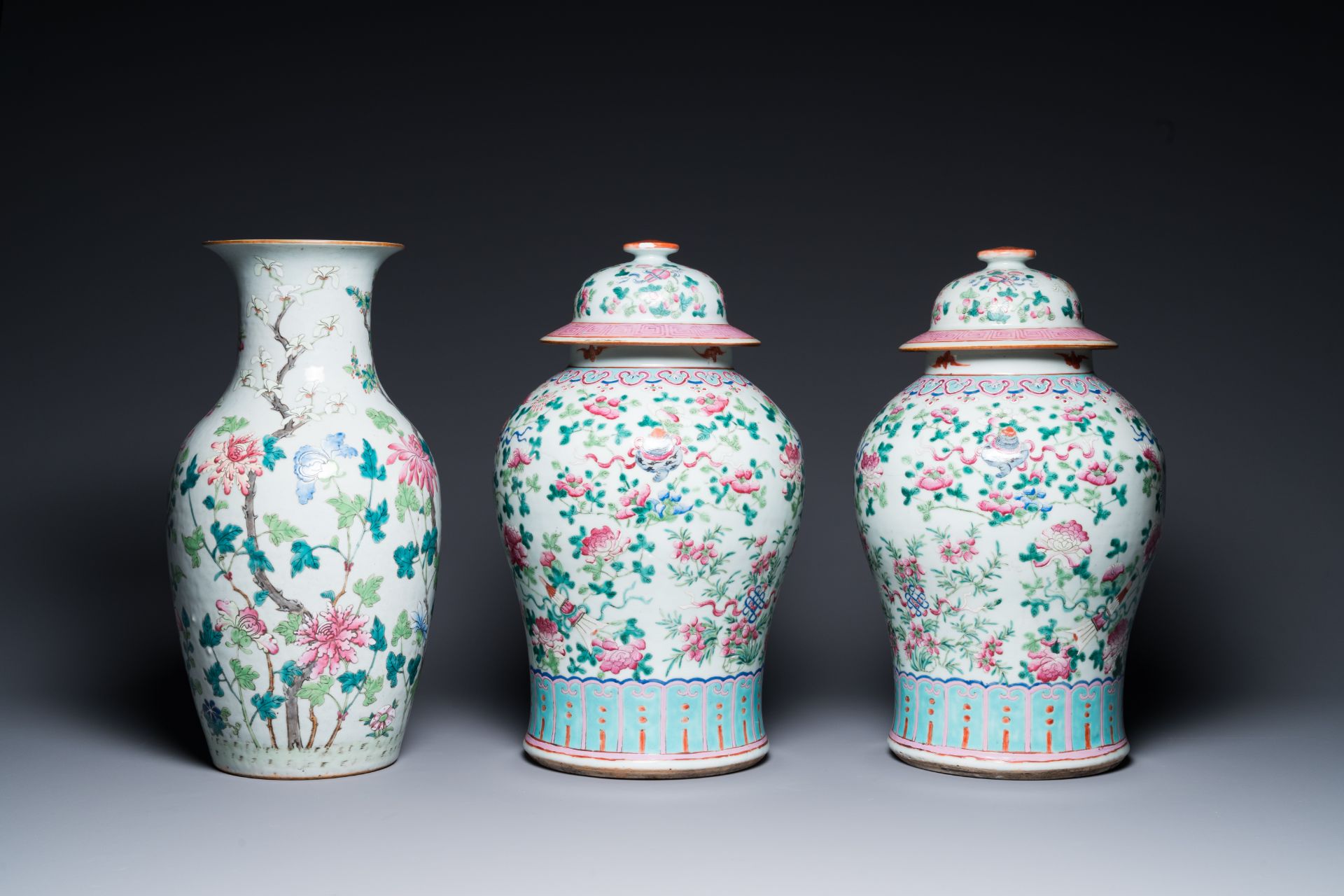 Three Chinese famille rose vases, a hat stand and a blue and white celadon-ground jar and cover, 19t - Bild 5 aus 15