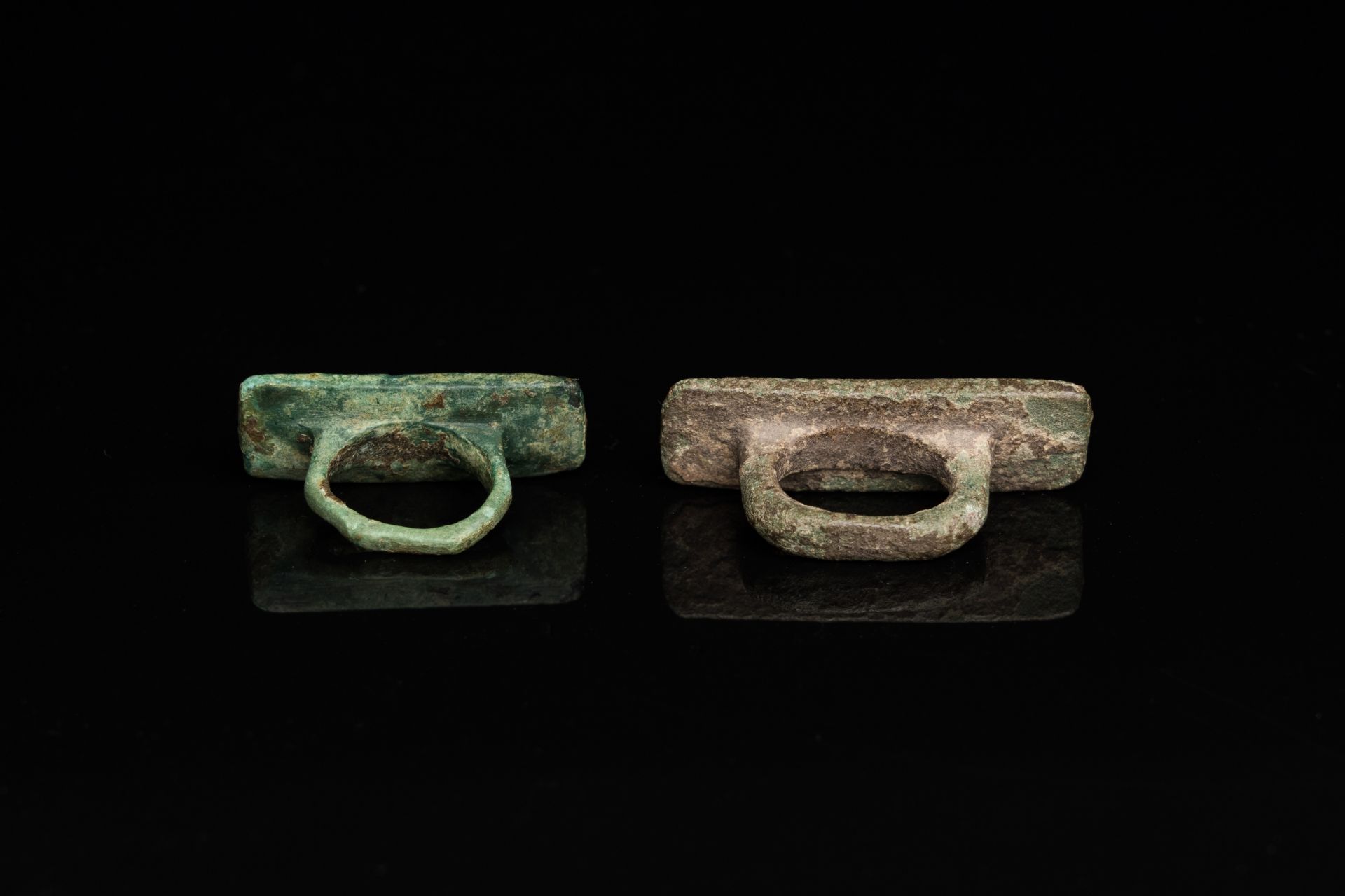 Two Roman bronze stamps inscribed 'SOFRONI' and 'DISUC', ca. 2nd C. - Bild 2 aus 2