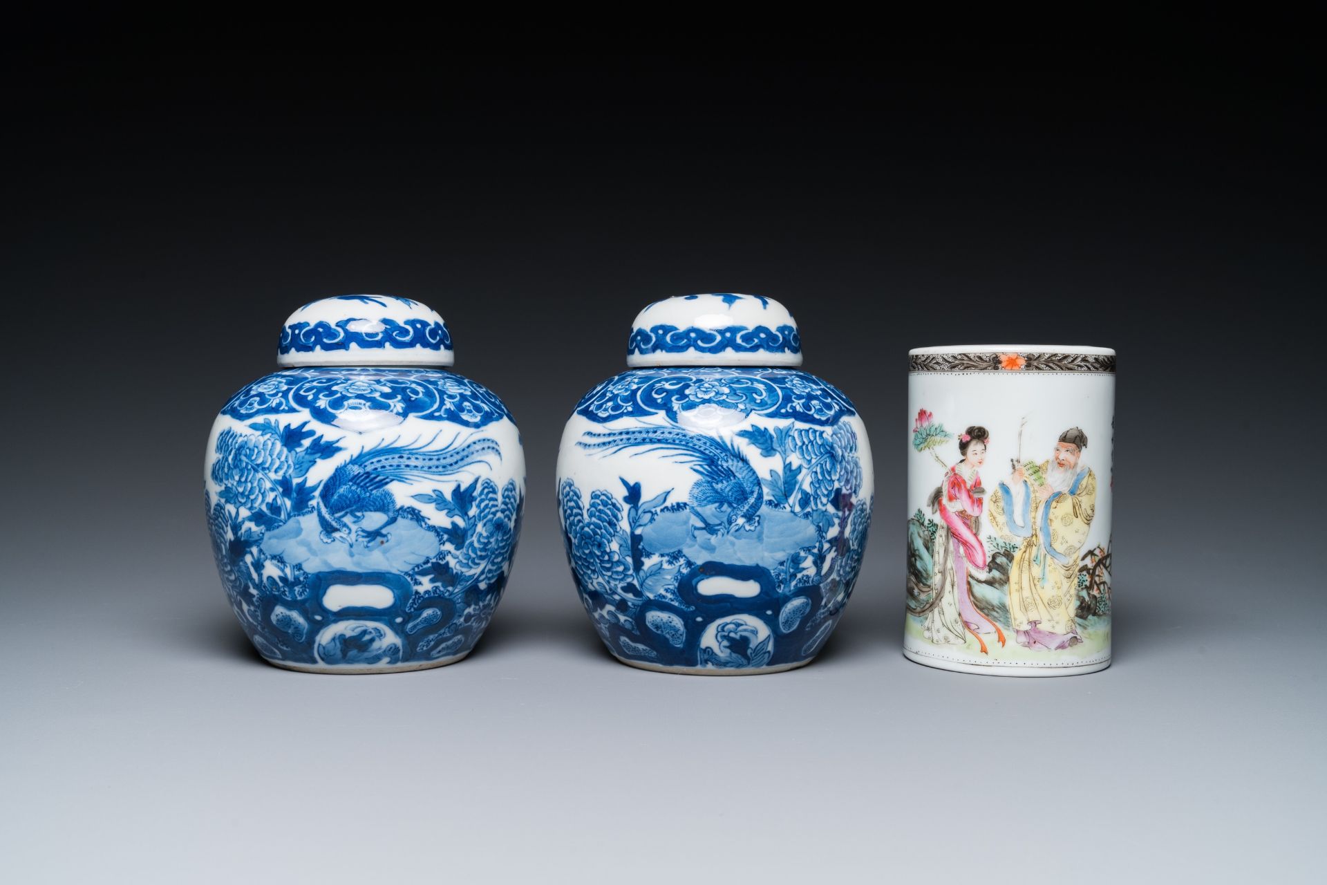 A Chinese famille rose dish, a brush pot and a pair of blue and white jars and covers, 19/20th C. - Image 10 of 15