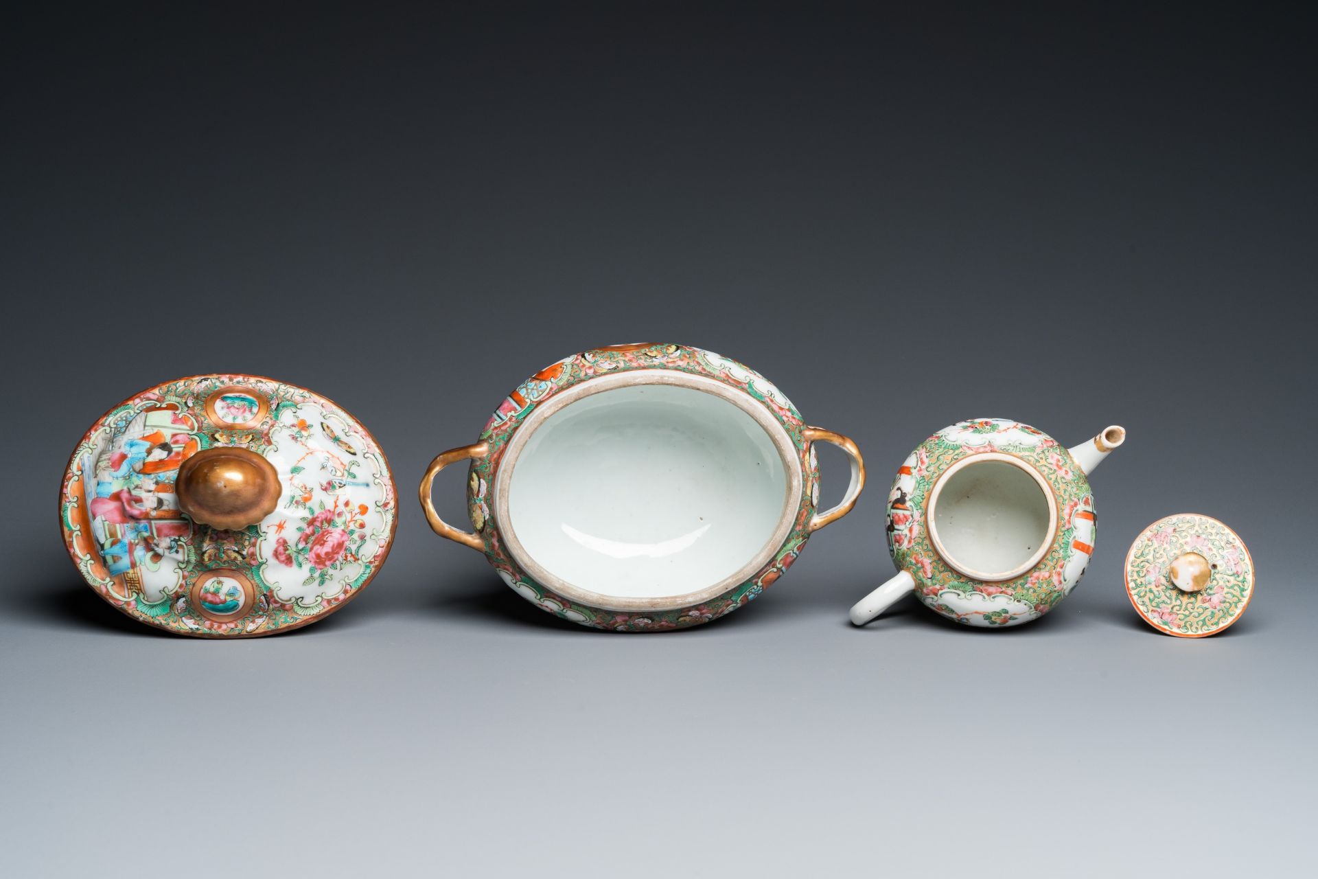 A varied collection of Chinese Canton famille rose porcelain, 19th C. - Image 14 of 15