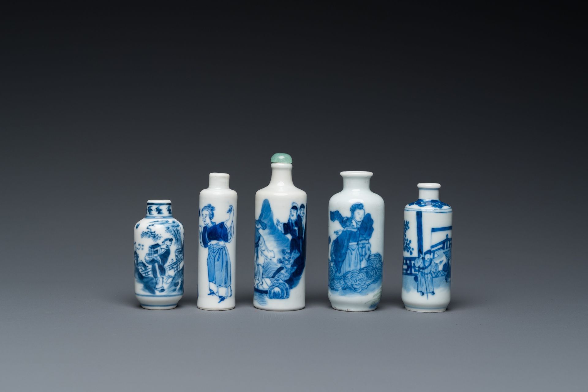 Five Chinese blue and white snuff bottles, 19th C. - Image 2 of 7