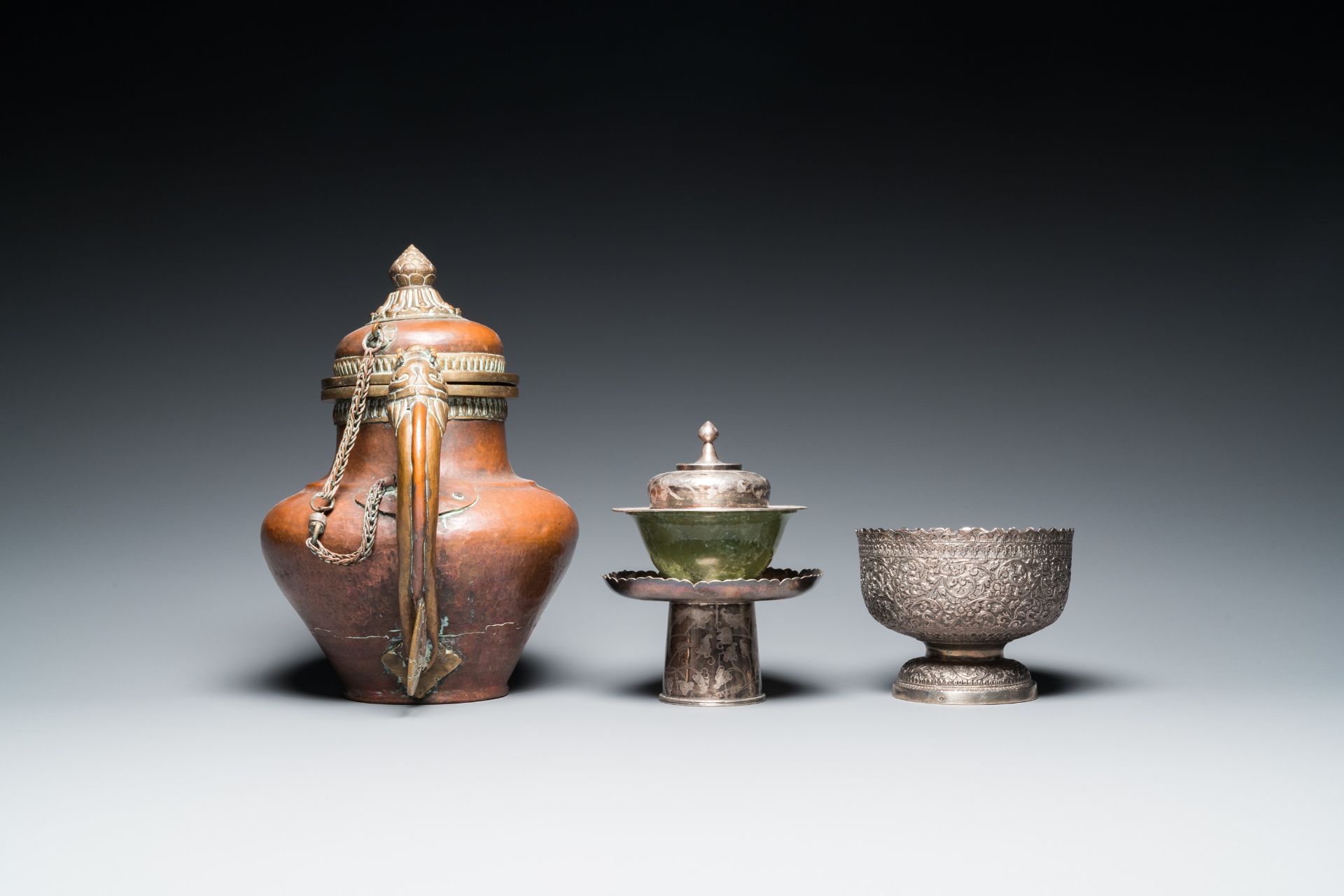 Five Tibetan ritual objects in copper, silver, jade and wood, 19/20th C. - Bild 5 aus 16