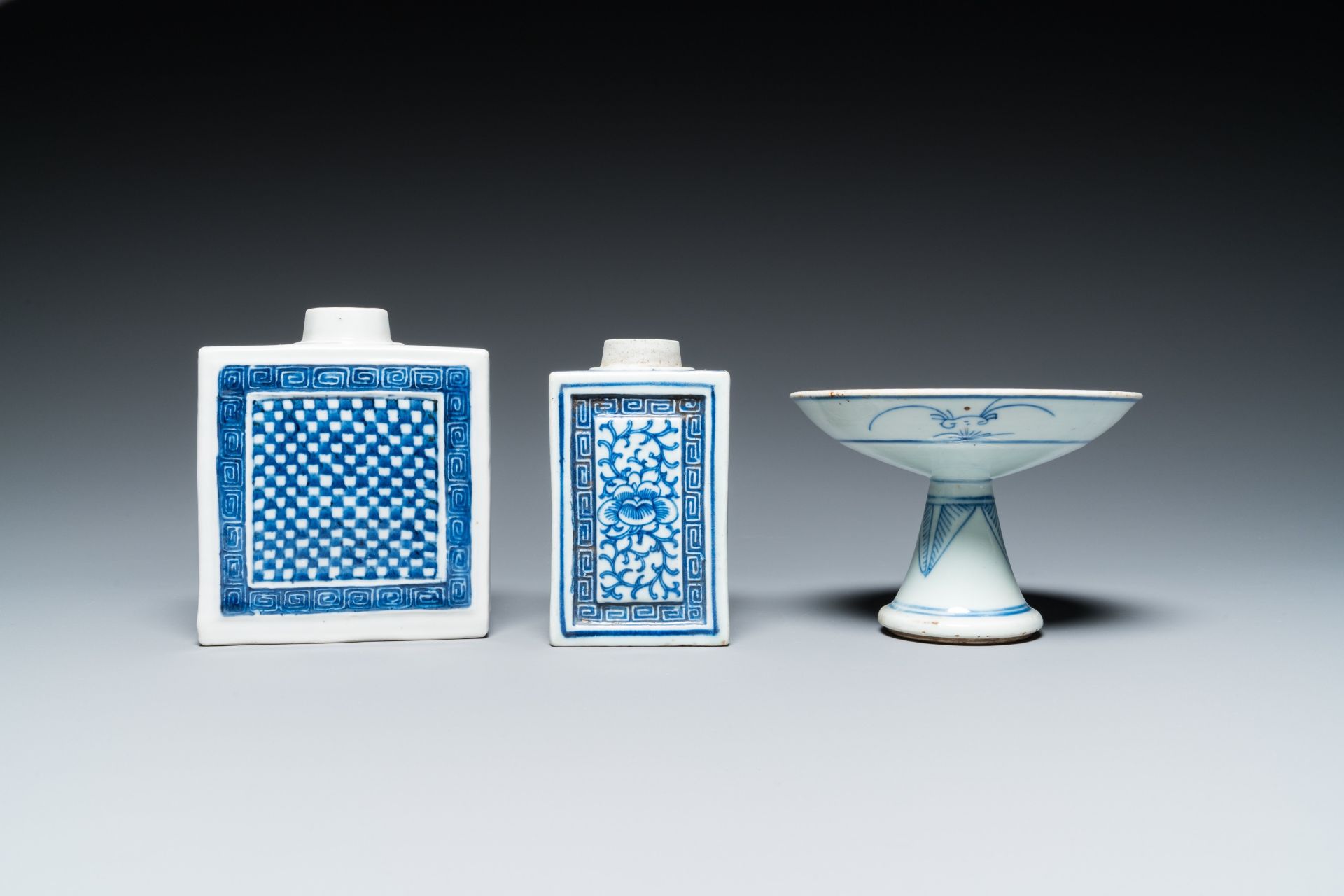 13 pieces of blue and white Chinese porcelain, 18/20th C. - Image 6 of 17