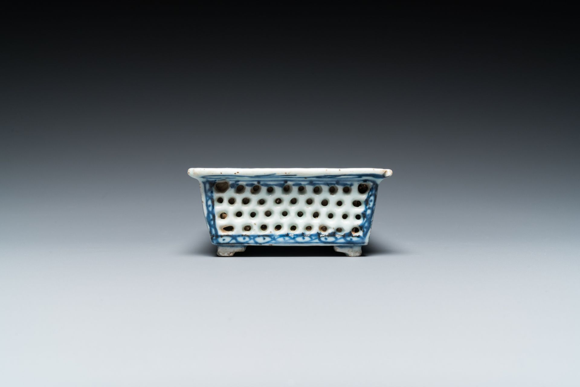 13 pieces of blue and white Chinese porcelain, 18/20th C. - Image 13 of 17