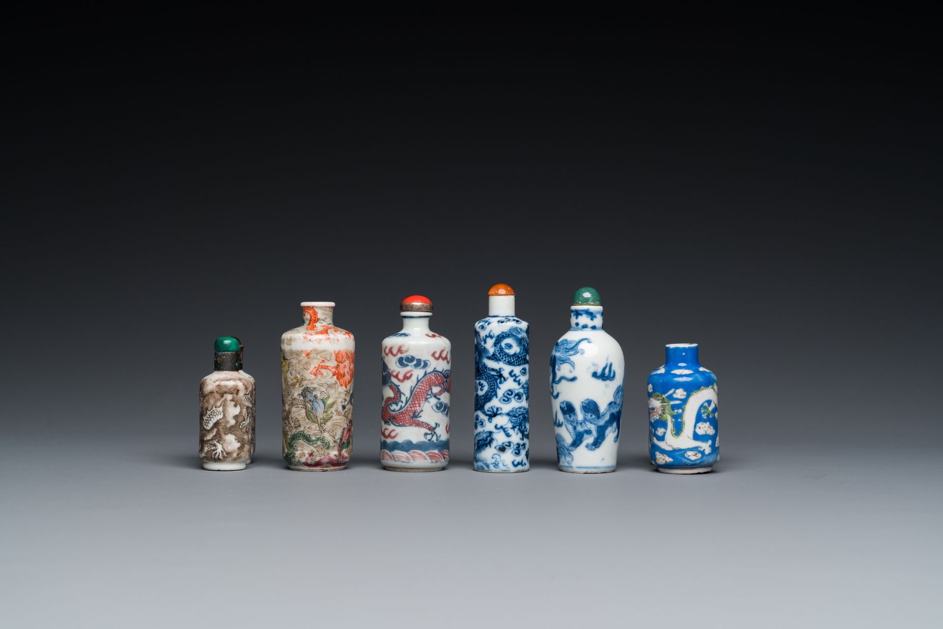 Six Chinese snuff bottles with dragons and Buddhist lions, 19/20th C. - Image 3 of 7