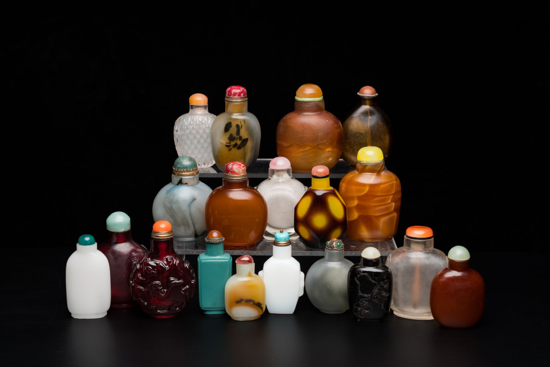 19 Chinese glass snuff bottles, 19/20th C.