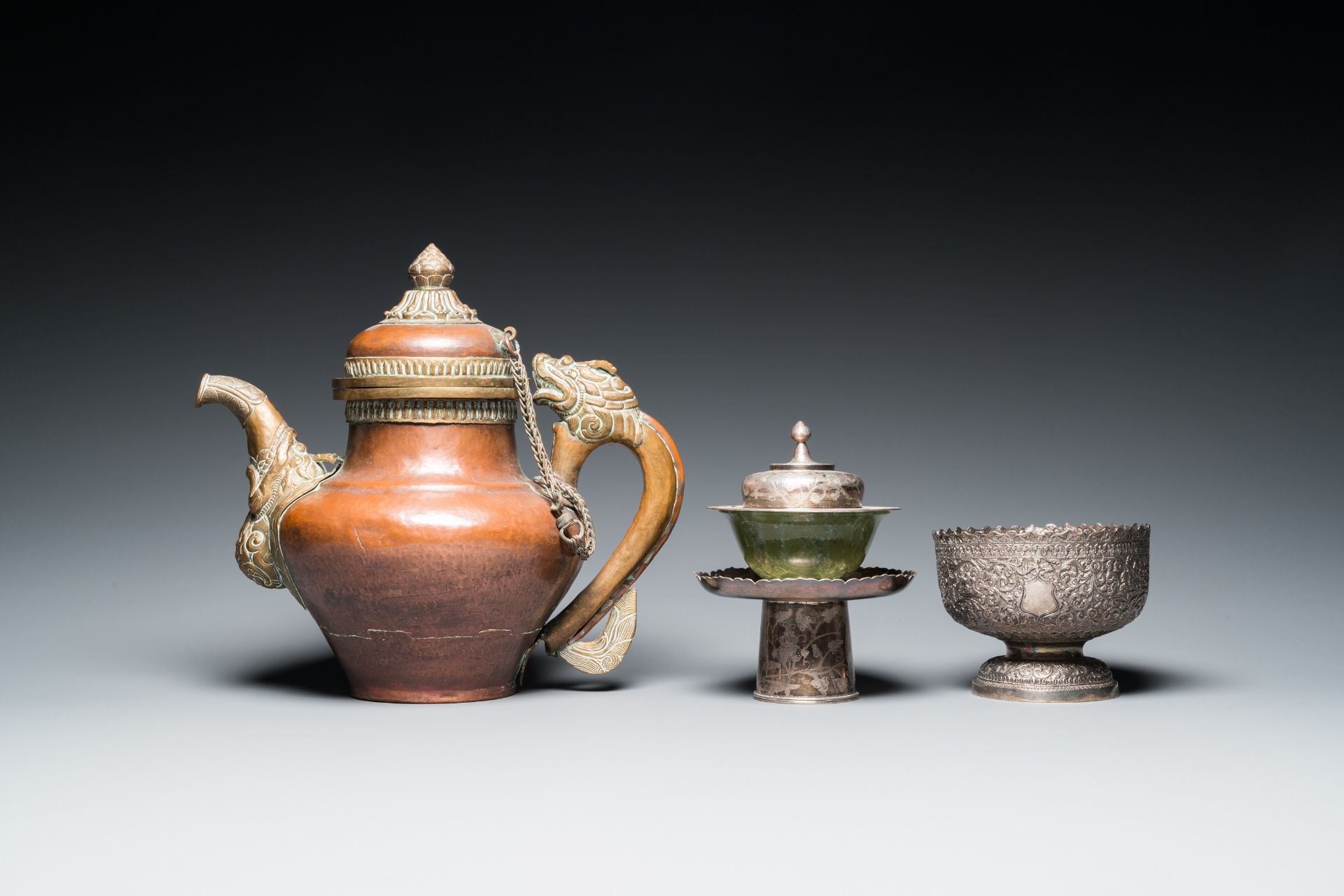 Five Tibetan ritual objects in copper, silver, jade and wood, 19/20th C. - Bild 2 aus 16