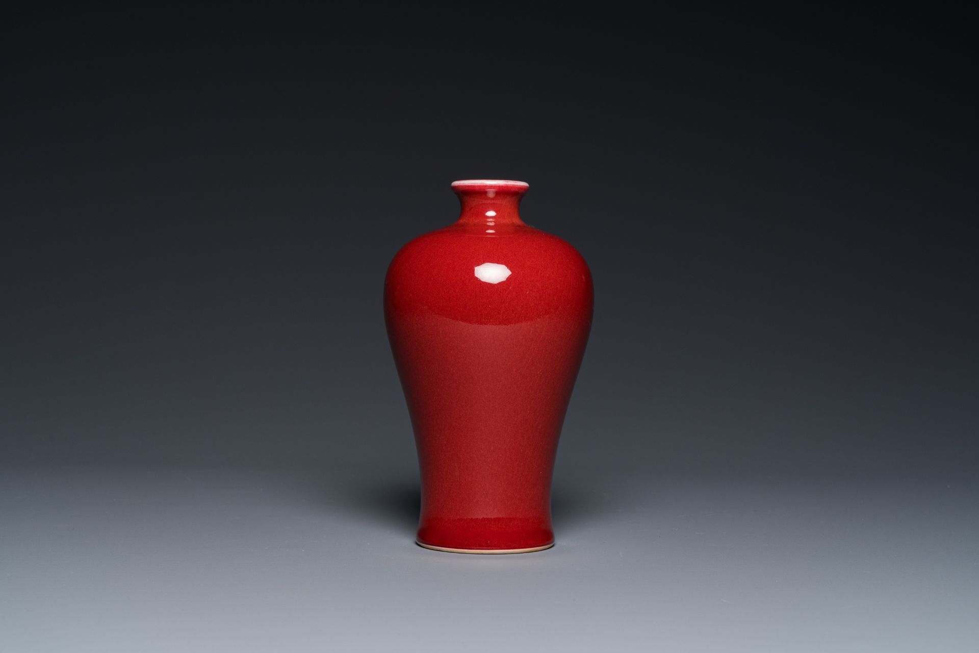 A Chinese monochrome copper-red-glazed 'meiping' vase on wooden stand, Republic - Image 5 of 7