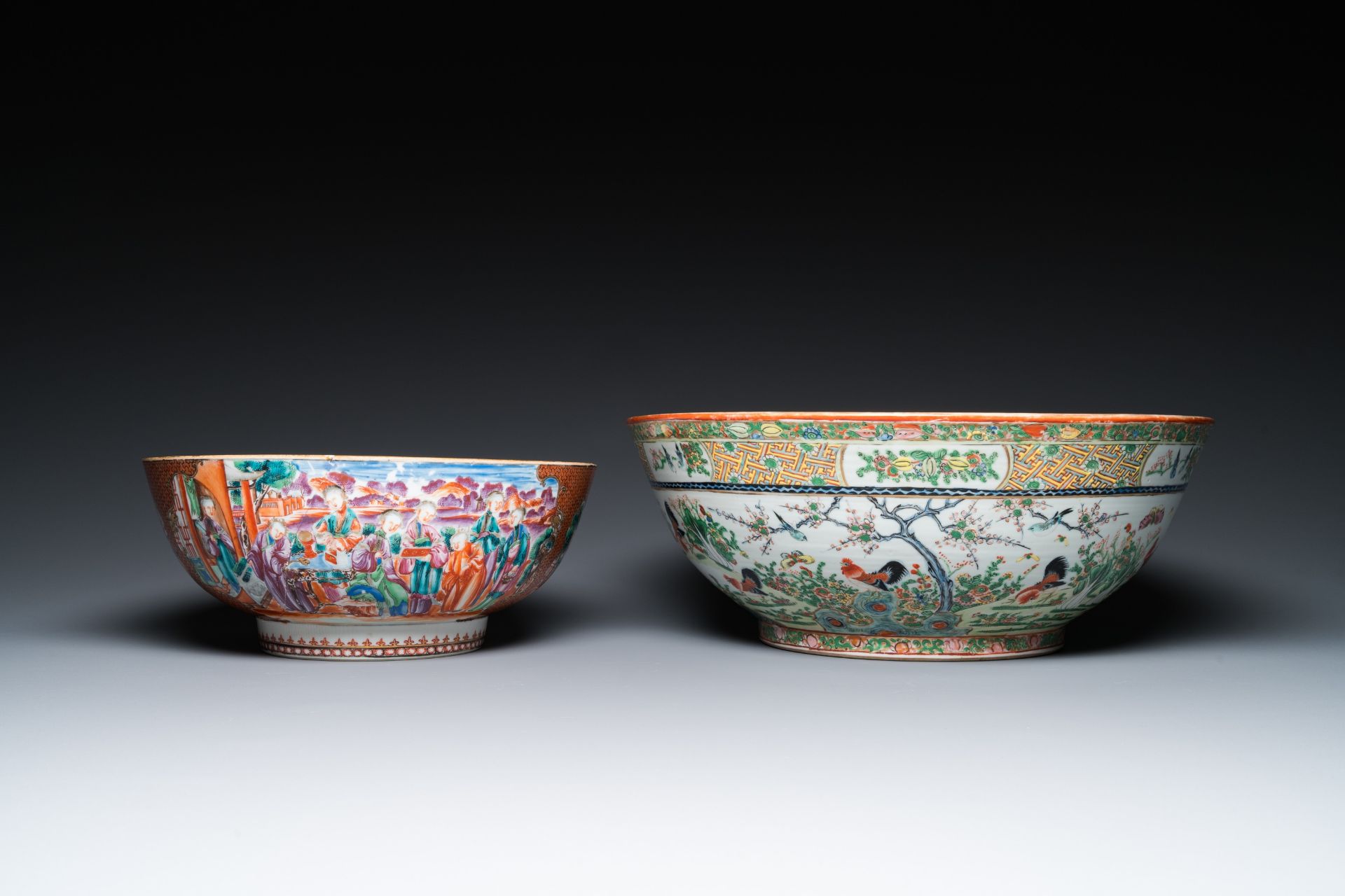 Two Chinese Canton famille rose bowls, a vase and a gilt-lacquered box, Qianlong and later - Bild 2 aus 22