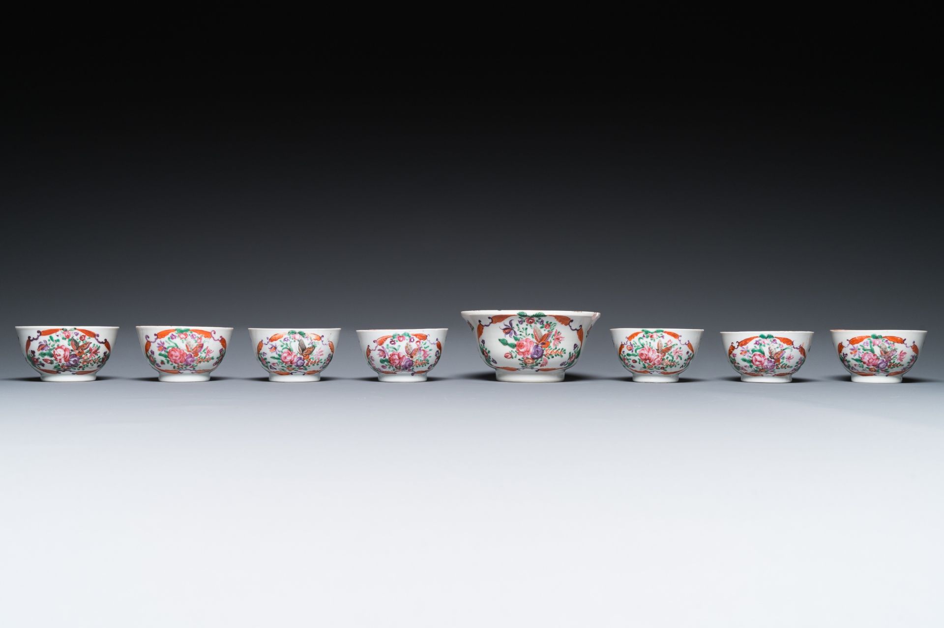A Chinese famille rose 20-piece tea service with floral design, Qianlong - Image 14 of 17