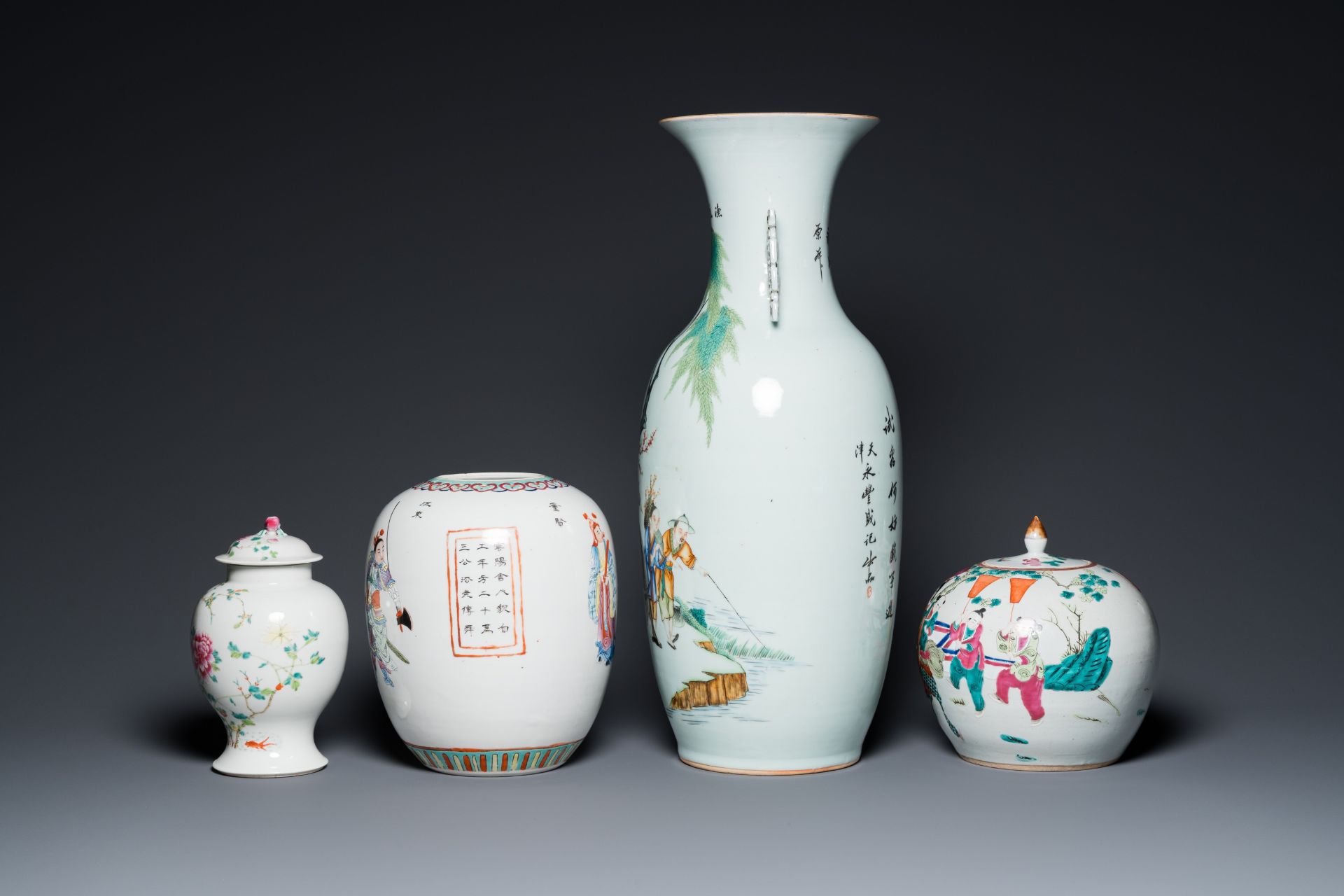 Four Chinese famille rose vases, 19/20th C. - Bild 3 aus 7