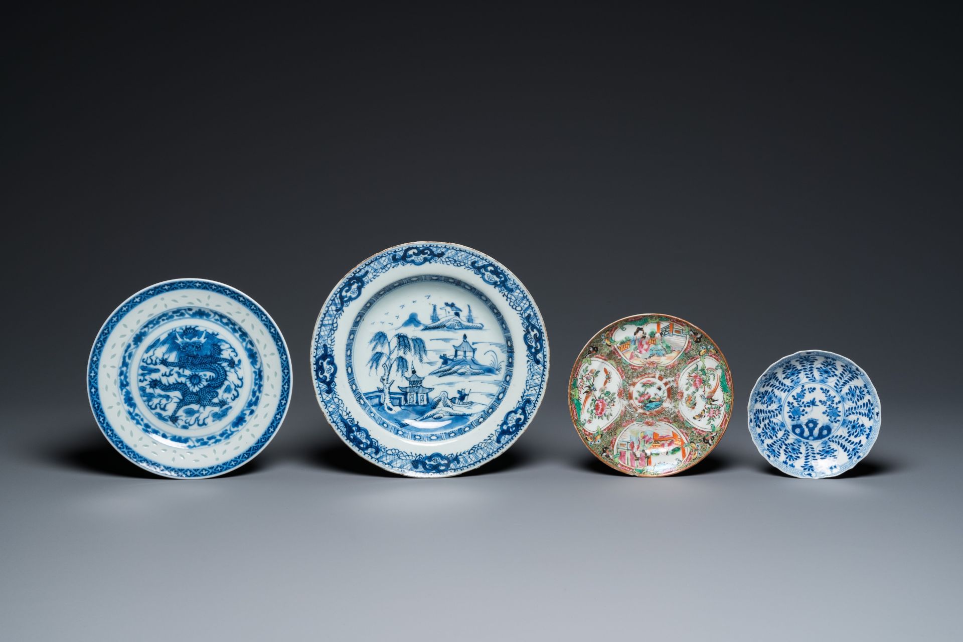 A varied collection of Chinese blue, white and famille rose porcelain, Yongzheng and later - Bild 4 aus 13