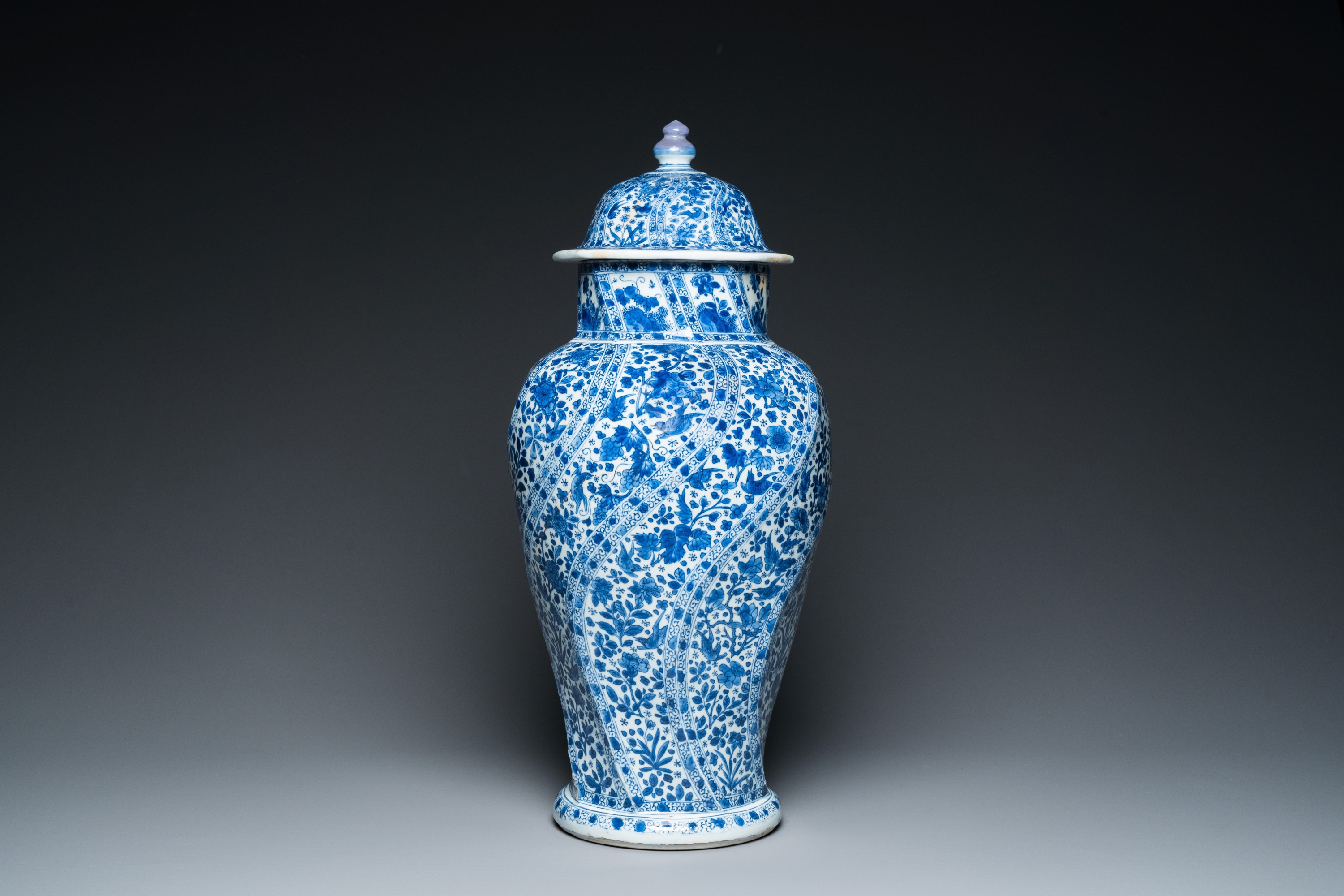 A Chinese blue and white vase and cover, Kangxi - Image 3 of 6