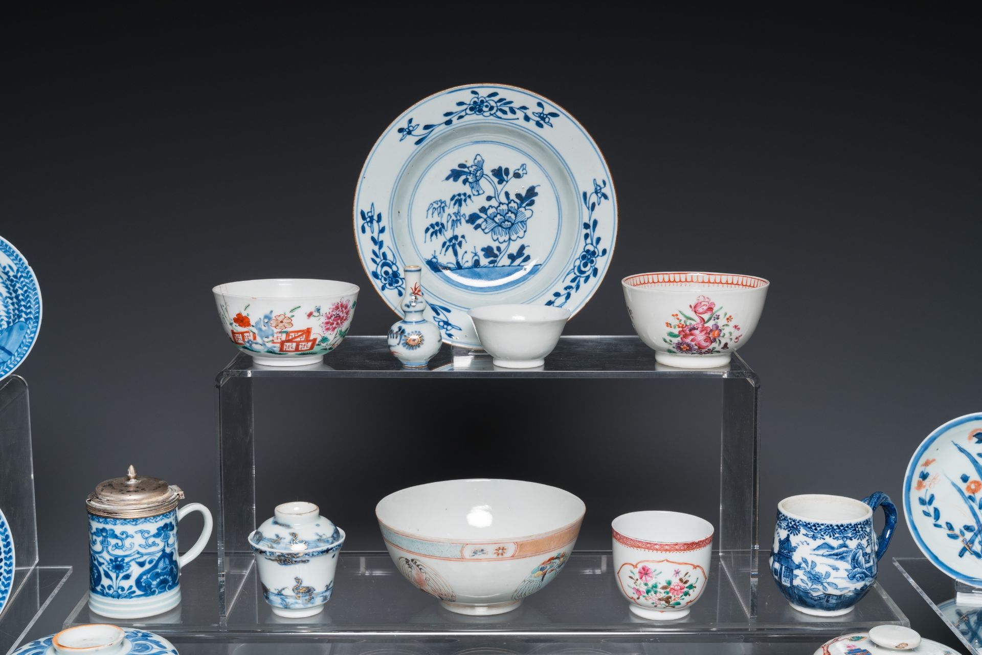 A varied collection of Chinese porcelain, Kangxi and later - Bild 9 aus 14