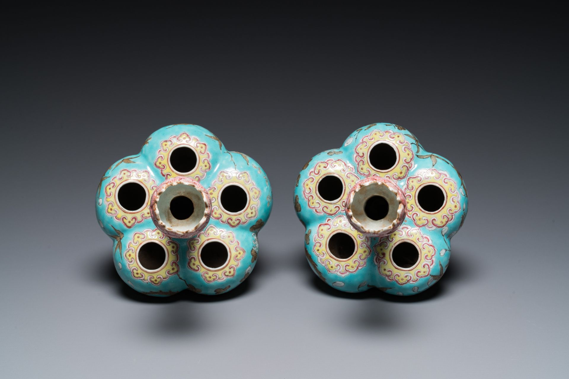 A pair of Chinese famille rose turquoise-ground flower vases with dragons, 19th C. - Image 6 of 7