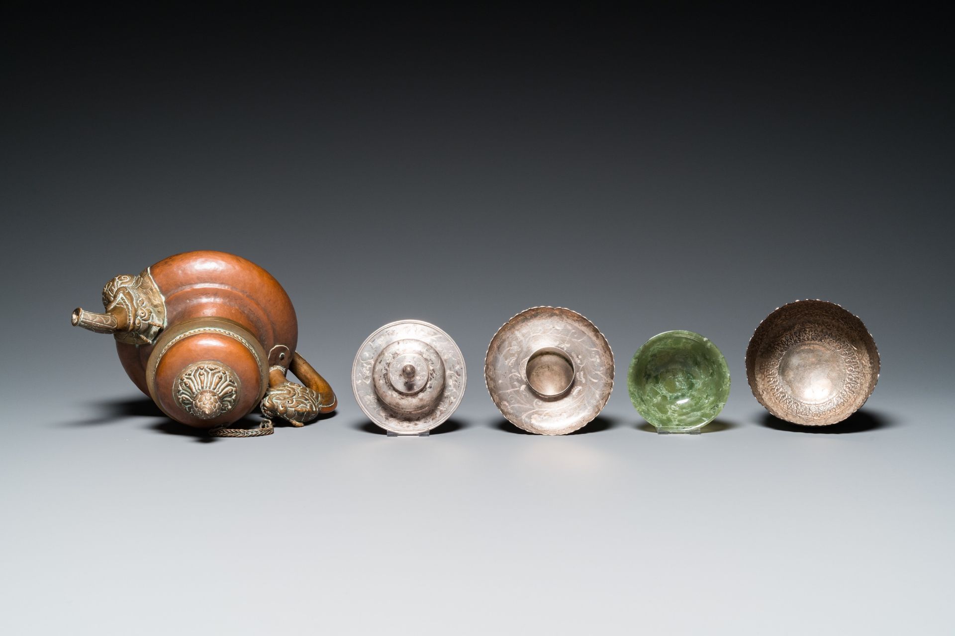 Five Tibetan ritual objects in copper, silver, jade and wood, 19/20th C. - Bild 6 aus 16