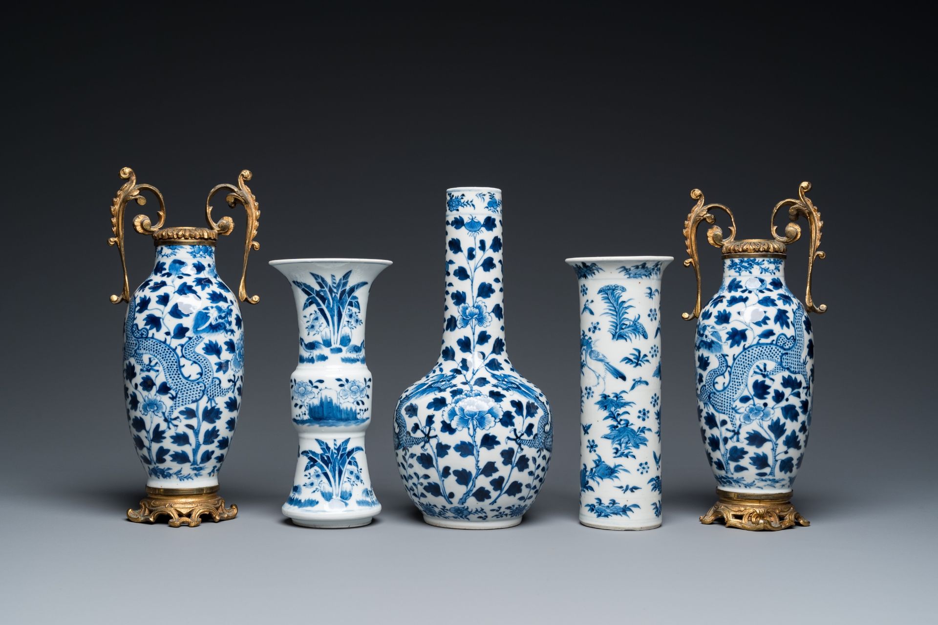 Five Chinese blue and white vases, 19th C. - Image 2 of 7