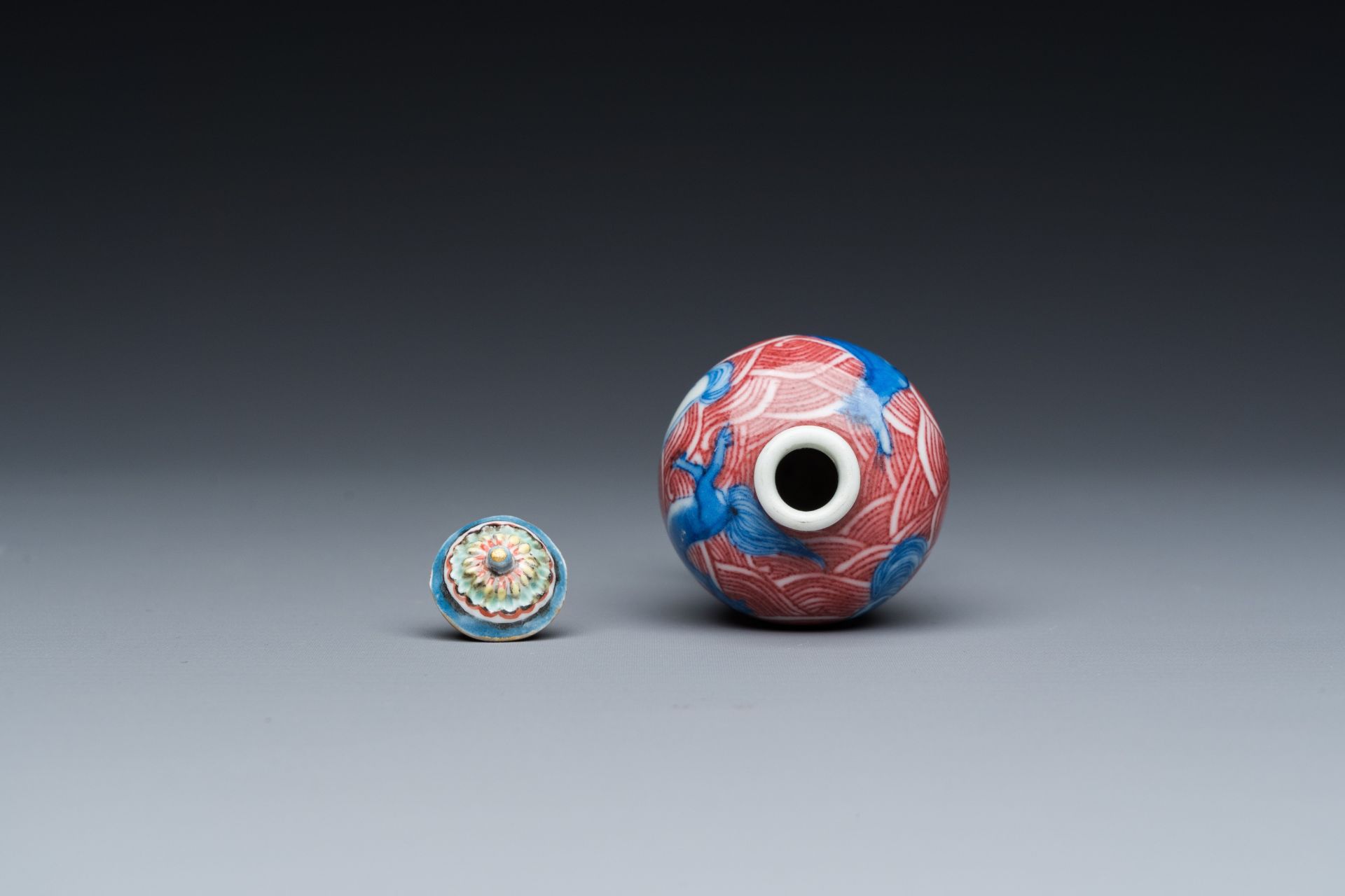 A Chinese blue, white and copper-red 'dogs' snuff bottle, 19th C. - Image 5 of 6