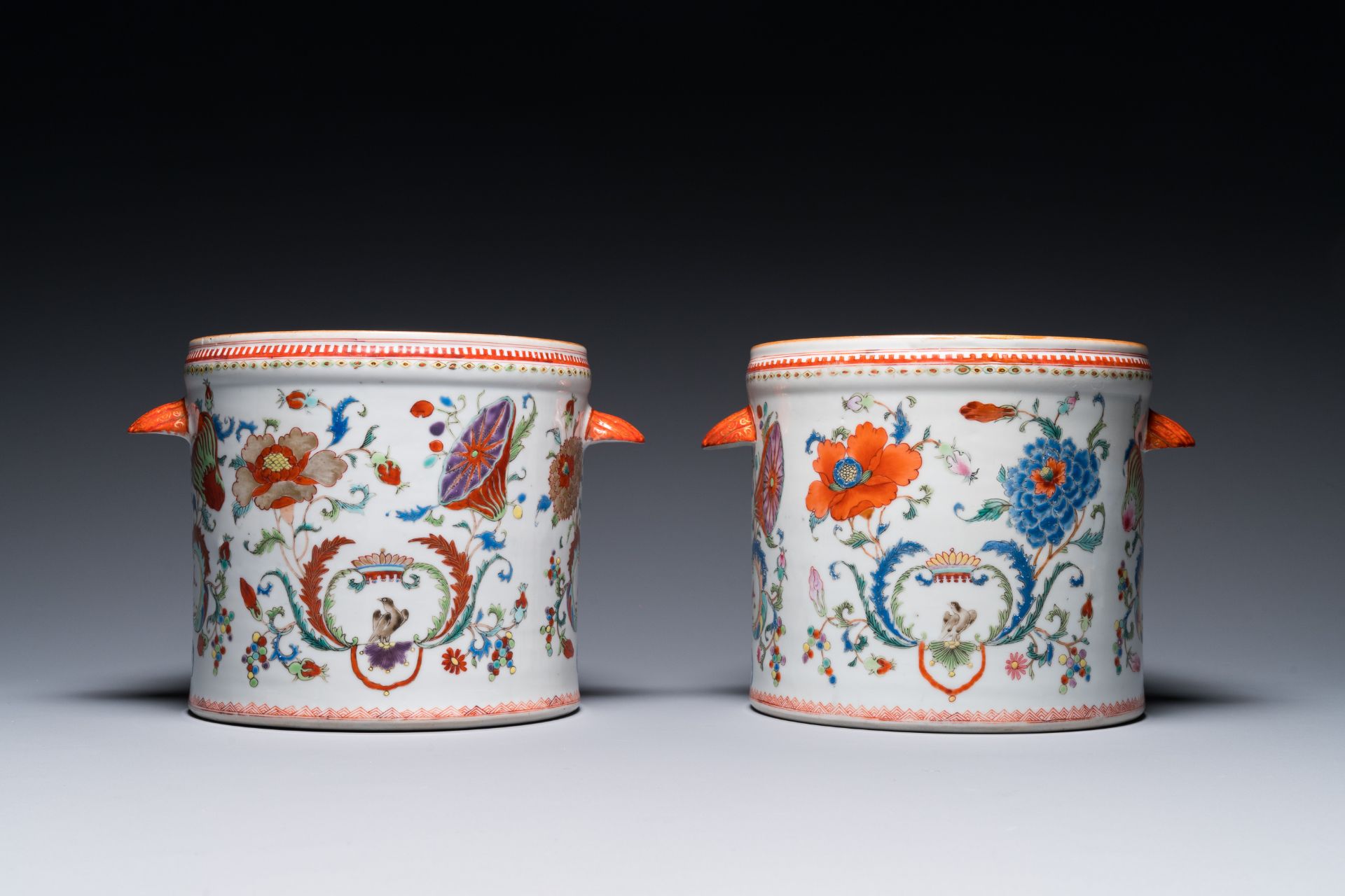 A pair of Chinese famille rose 'Pompadour' wine coolers, Qianlong - Bild 2 aus 7