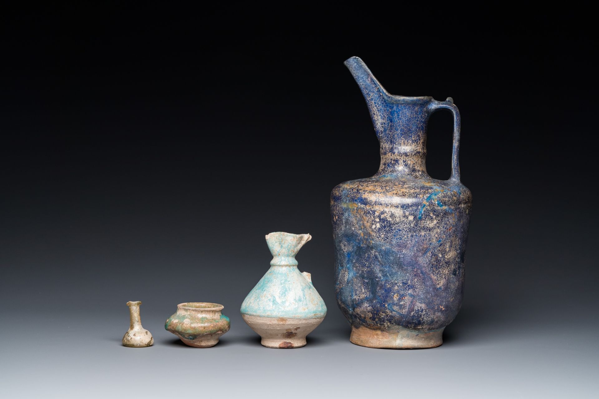 Three blue- and turquoise-glazed Islamic pottery wares and a glass bottle, Kashan and Raqqa, 12th C. - Image 2 of 7