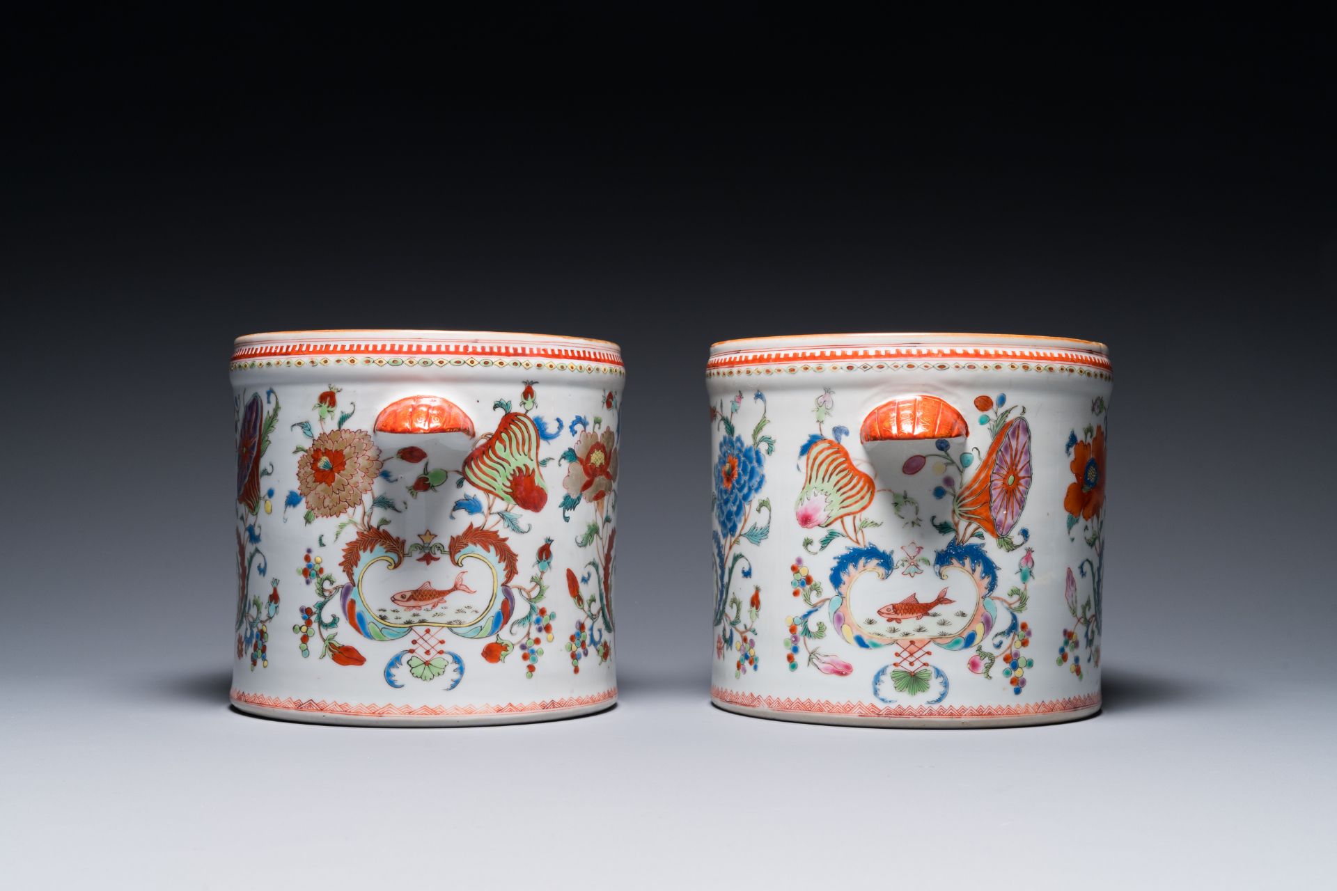 A pair of Chinese famille rose 'Pompadour' wine coolers, Qianlong - Bild 5 aus 7