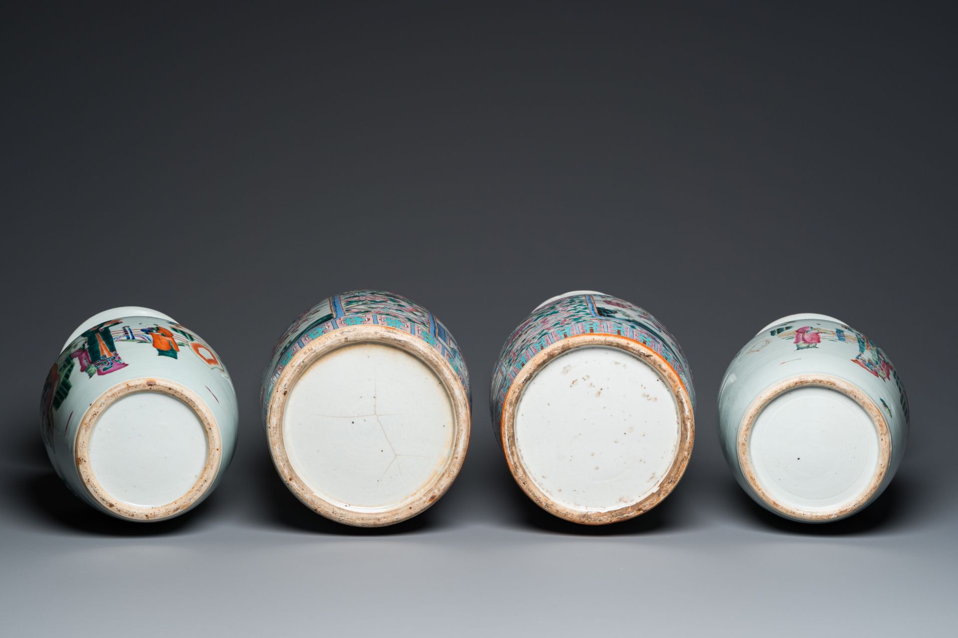 Two pairs of Chinese famille rose vases, 19th C. - Image 8 of 10