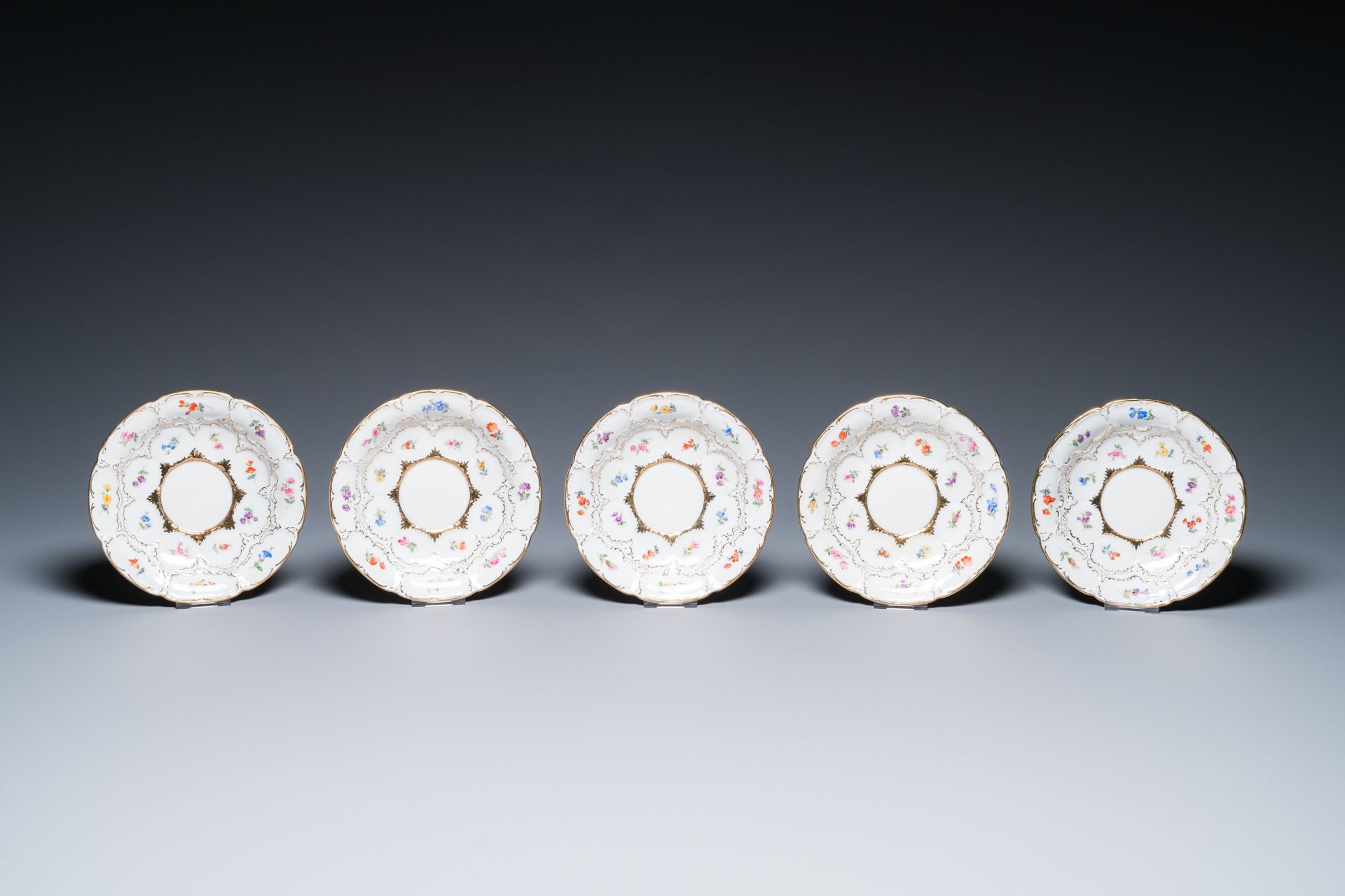 A Meissen porcelain 43-piece service with floral design, Germany, 19/20th C. - Bild 6 aus 22