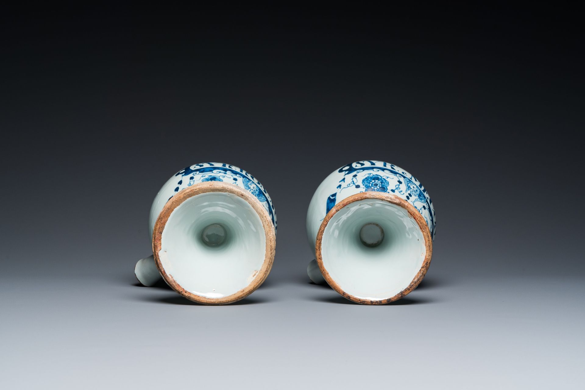A pair of blue and white English Delftware wet drug jars, probably London, early 18th C. - Image 7 of 7