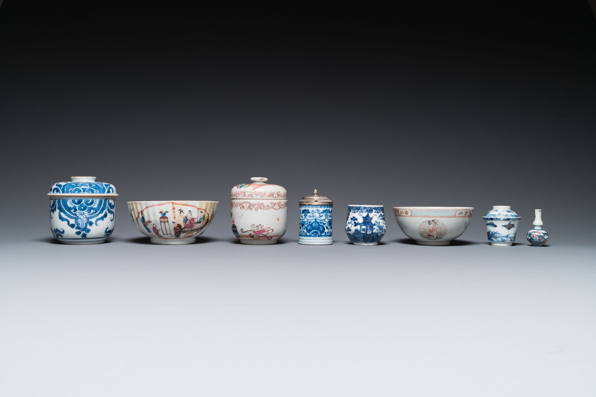 A varied collection of Chinese porcelain, Kangxi and later - Bild 6 aus 14