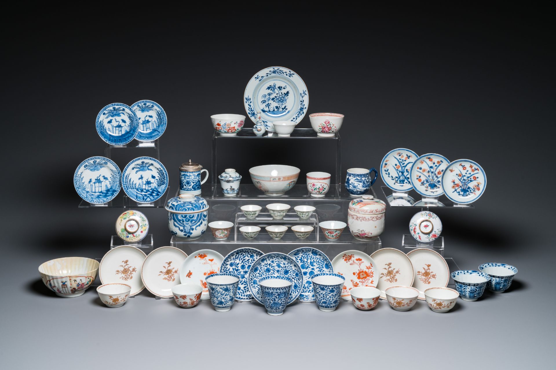 A varied collection of Chinese porcelain, Kangxi and later