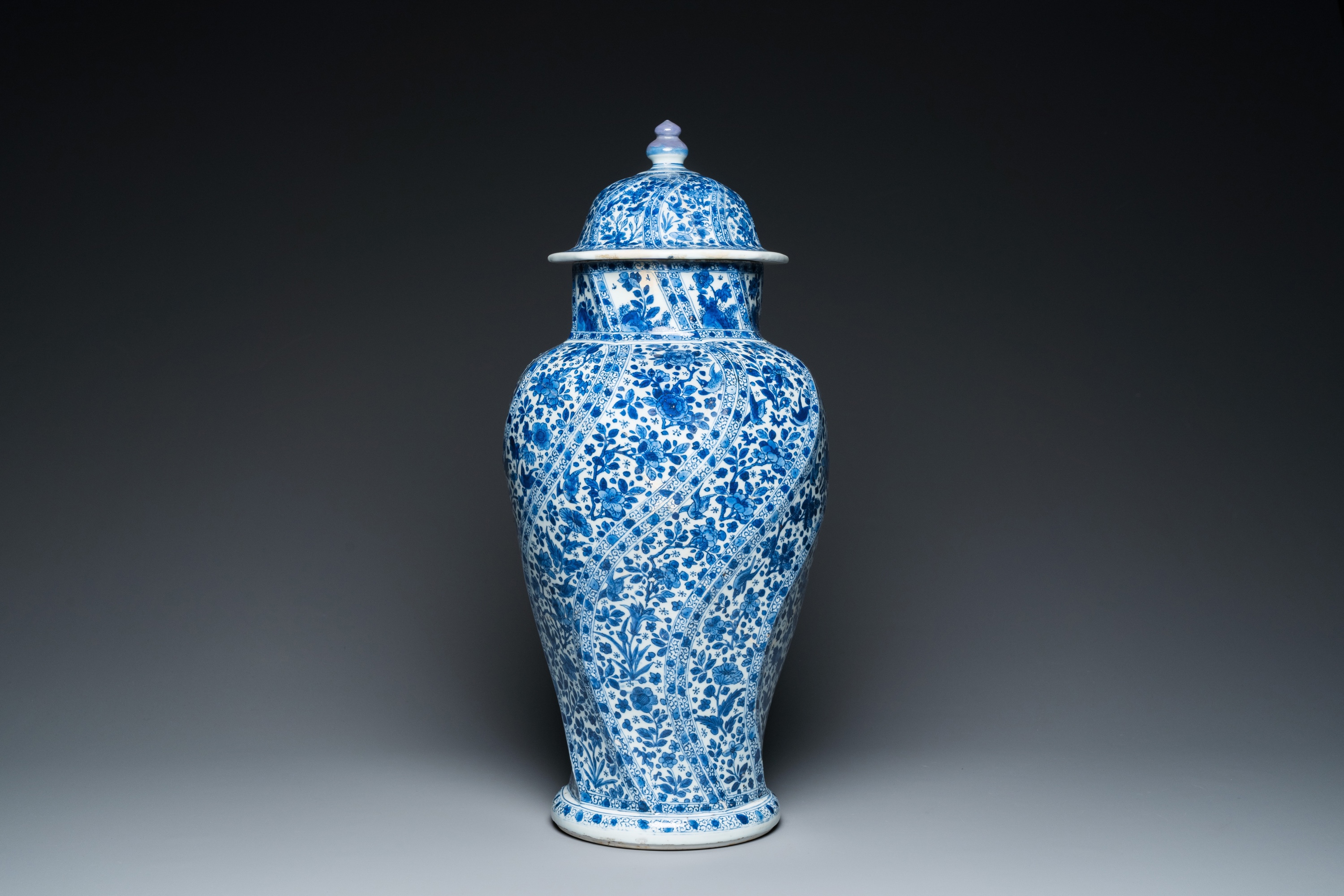 A Chinese blue and white vase and cover, Kangxi - Image 4 of 6