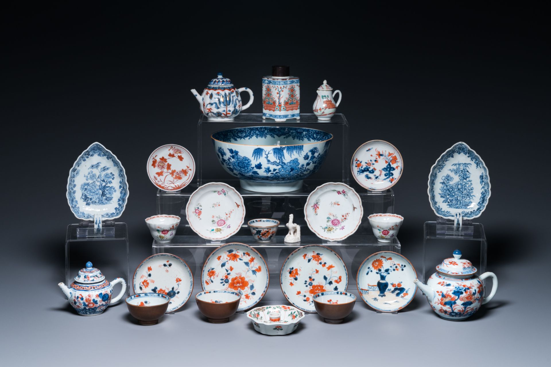 A varied collection of Chinese porcelain, Kangxi/Qianlong