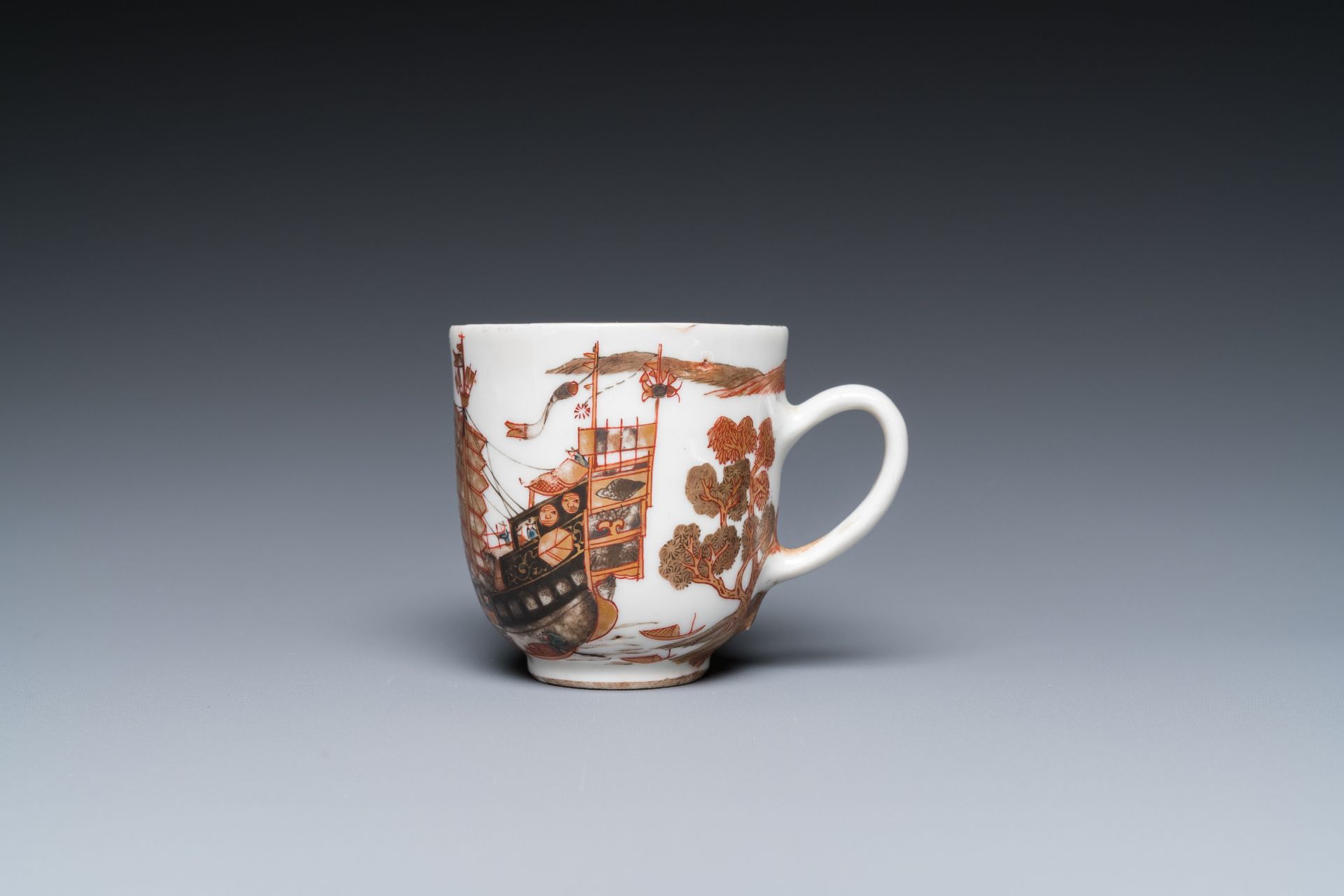 A rare Chinese gilt, grisaille and iron-red cup and saucer with a merchant vessel, Yongzheng/Qianlon - Image 4 of 9