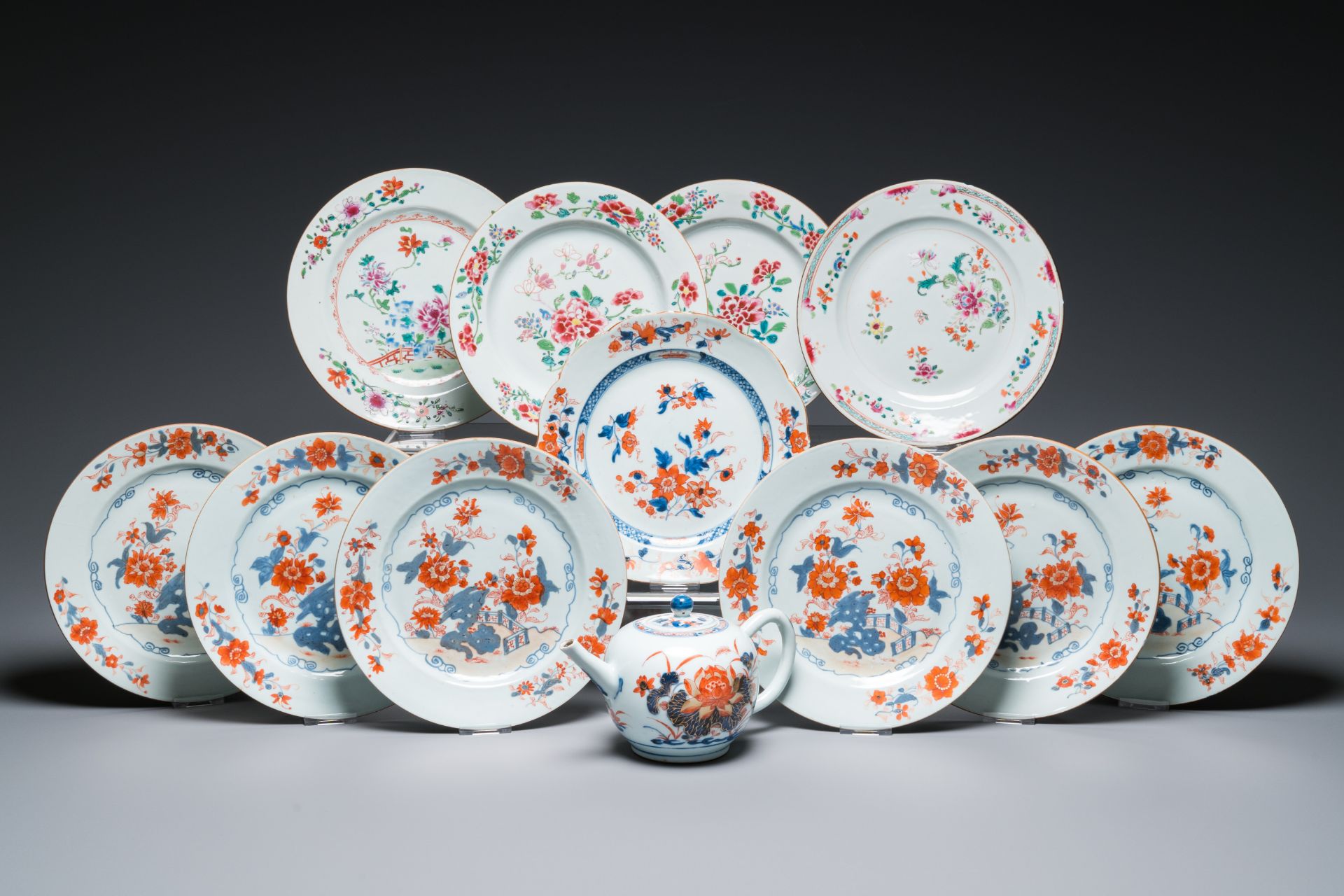 Eleven Chinese famille rose and Imari-style plates and a teapot with cover, Kangxi/Qianlong