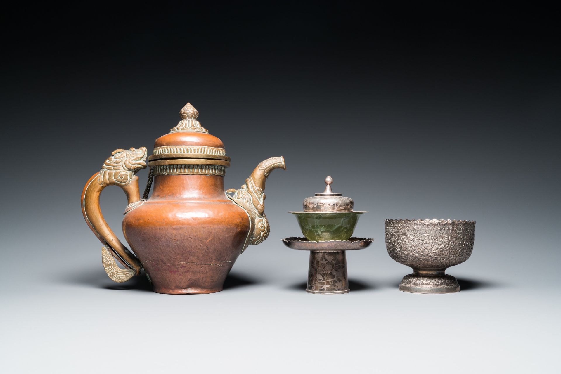 Five Tibetan ritual objects in copper, silver, jade and wood, 19/20th C. - Bild 4 aus 16