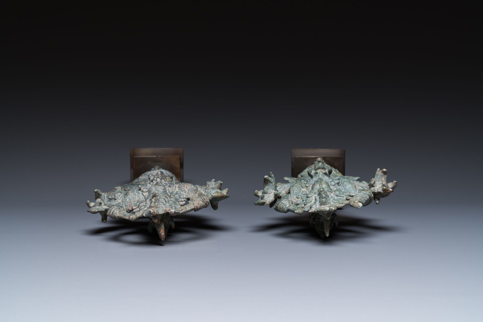 A pair of Khmer bronze ornaments showing dancing Apsaras in Bayon-style, Cambodia, Angkor period, 13 - Image 5 of 5