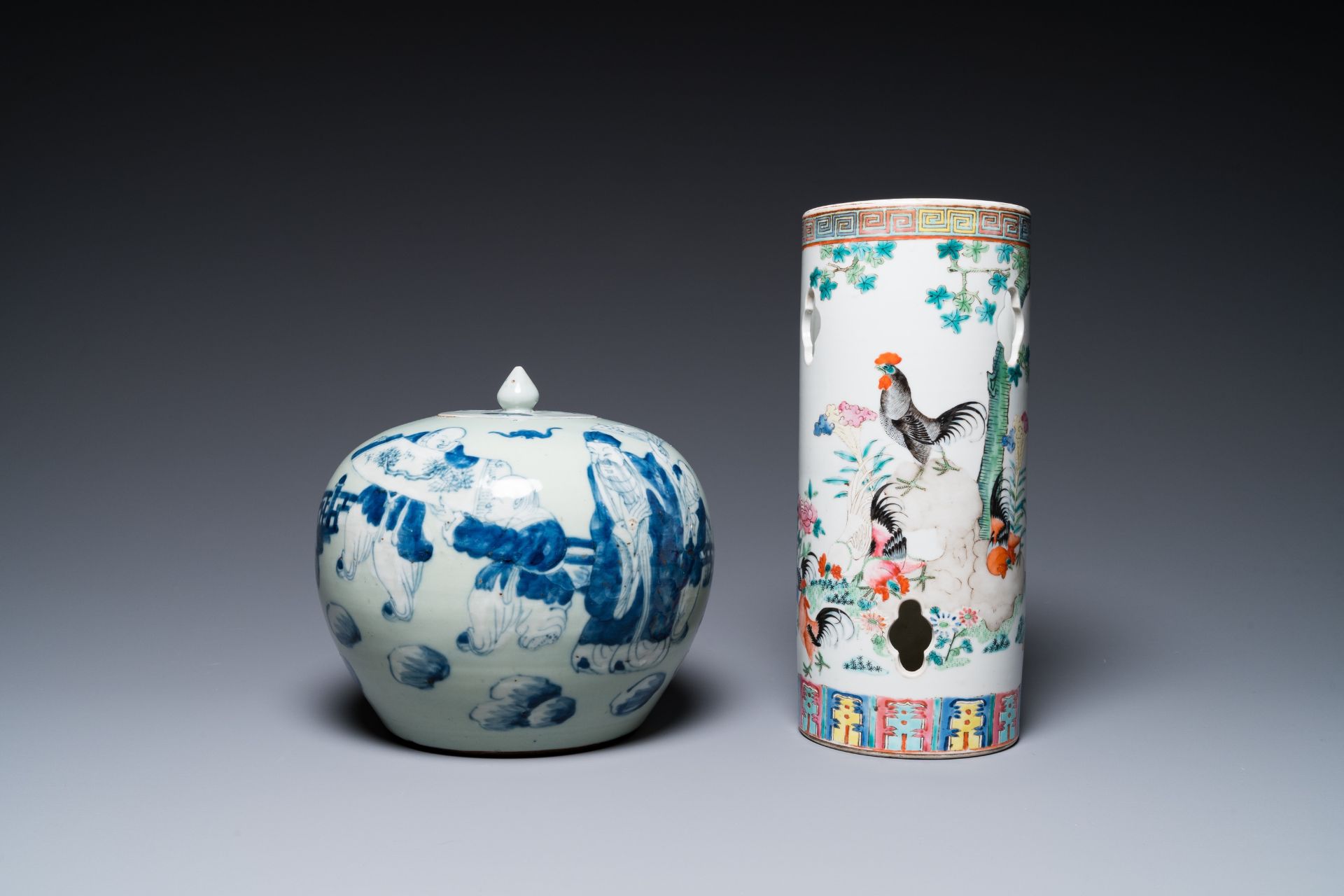 Three Chinese famille rose vases, a hat stand and a blue and white celadon-ground jar and cover, 19t - Bild 10 aus 15