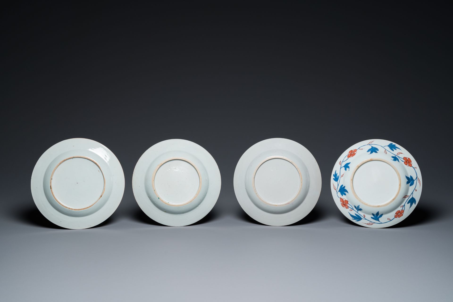 A varied collection of Chinese blue, white and famille rose porcelain, Yongzheng and later - Bild 3 aus 13