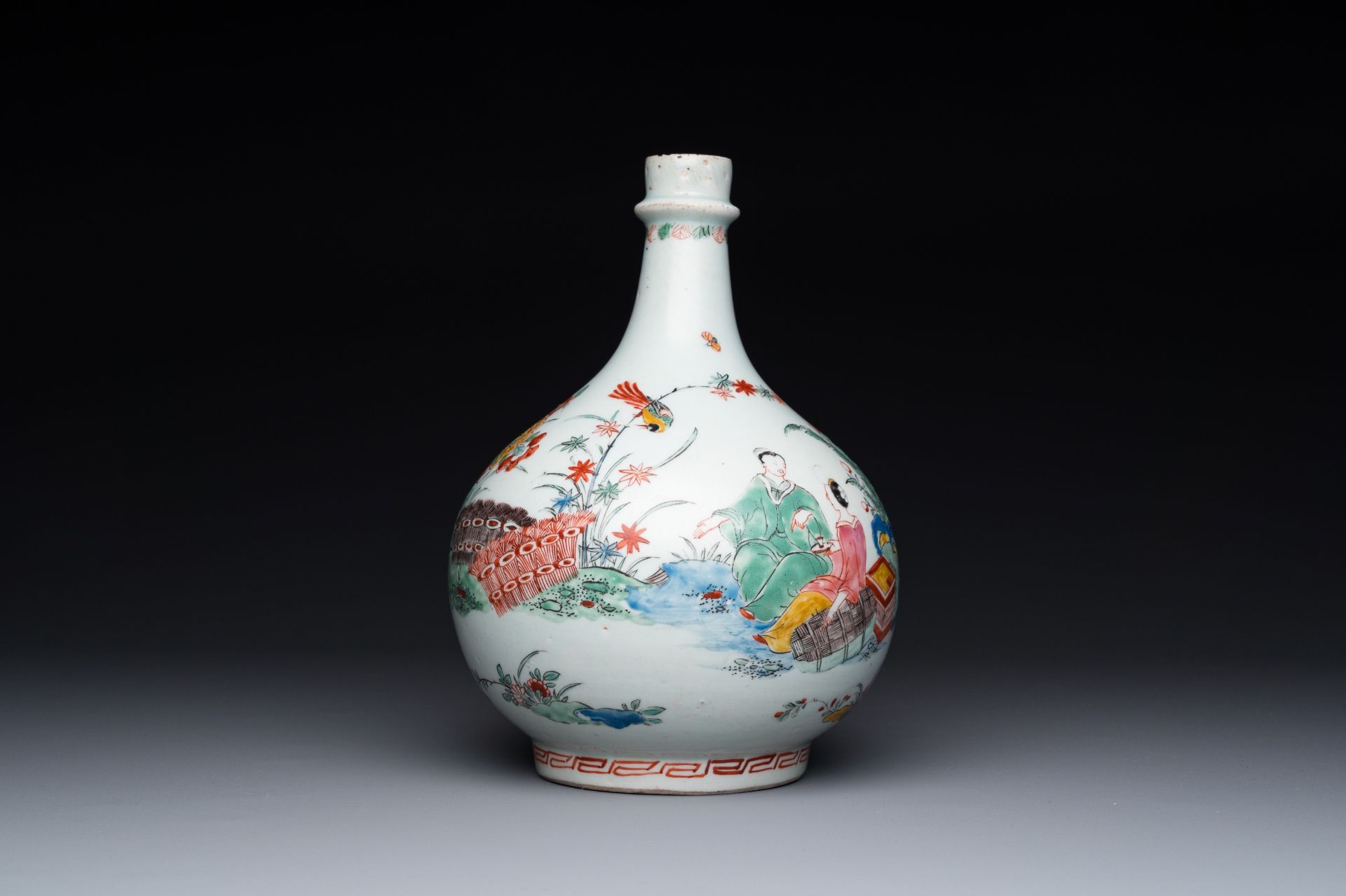 A Dutch-decorated Japanese Arita bottle with Kakiemon-style decoration, Edo, 17/18th C. - Image 3 of 6