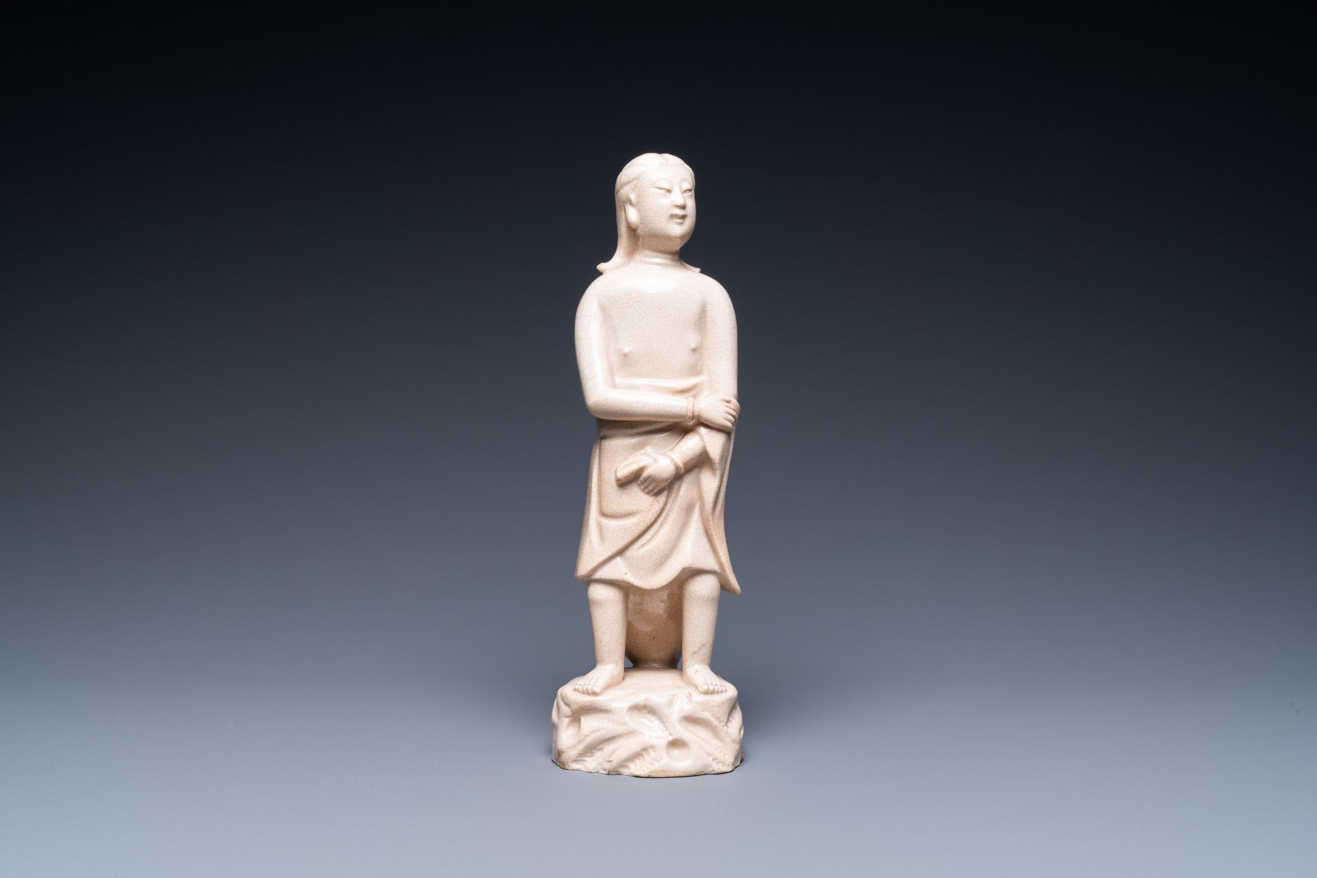 A Chinese monochrome soft paste sculpture of Adam, Kangxi - Bild 2 aus 7