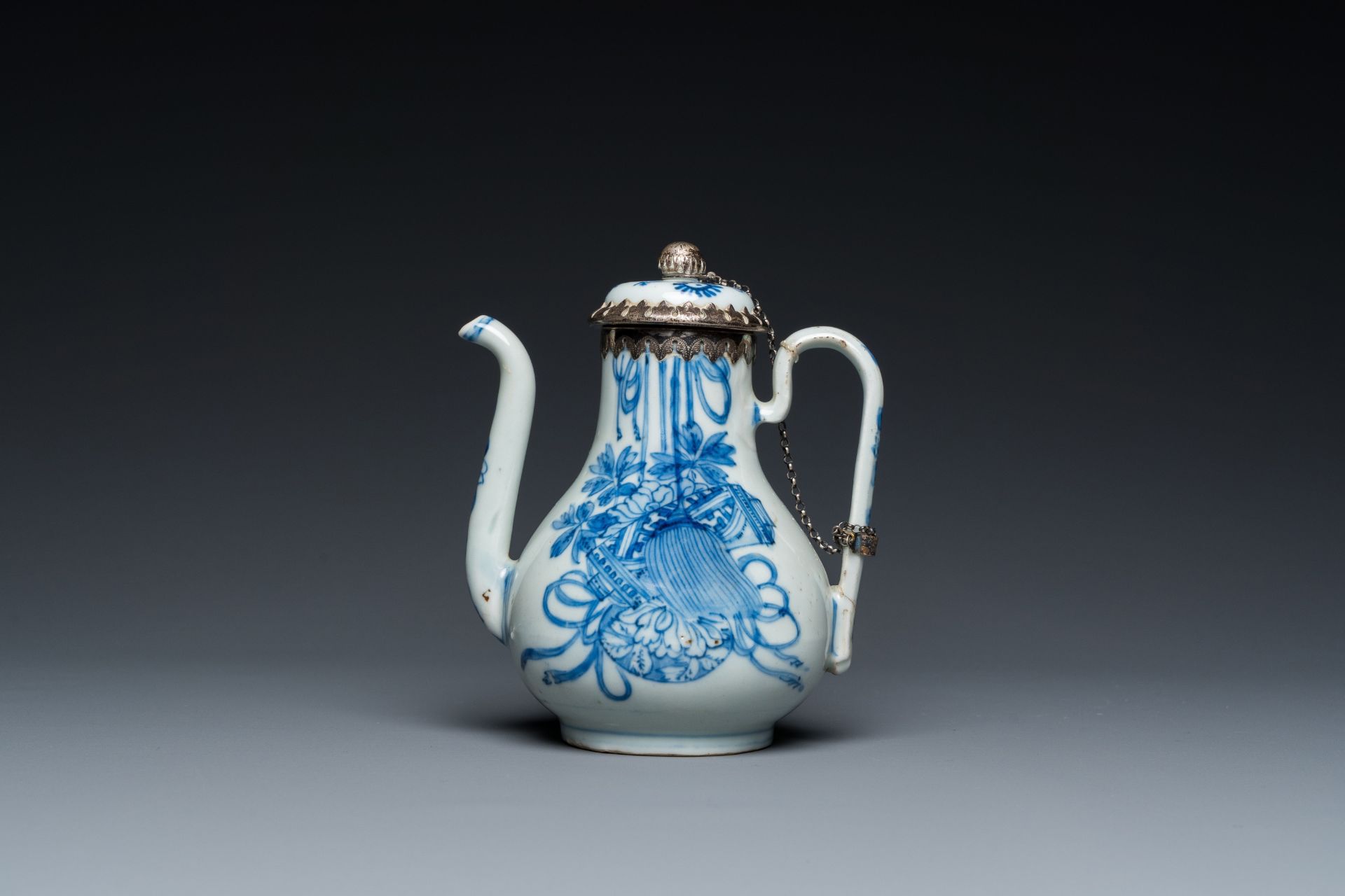 A Chinese blue and white teapot and cover with silver mounts, Kangxi - Image 2 of 7