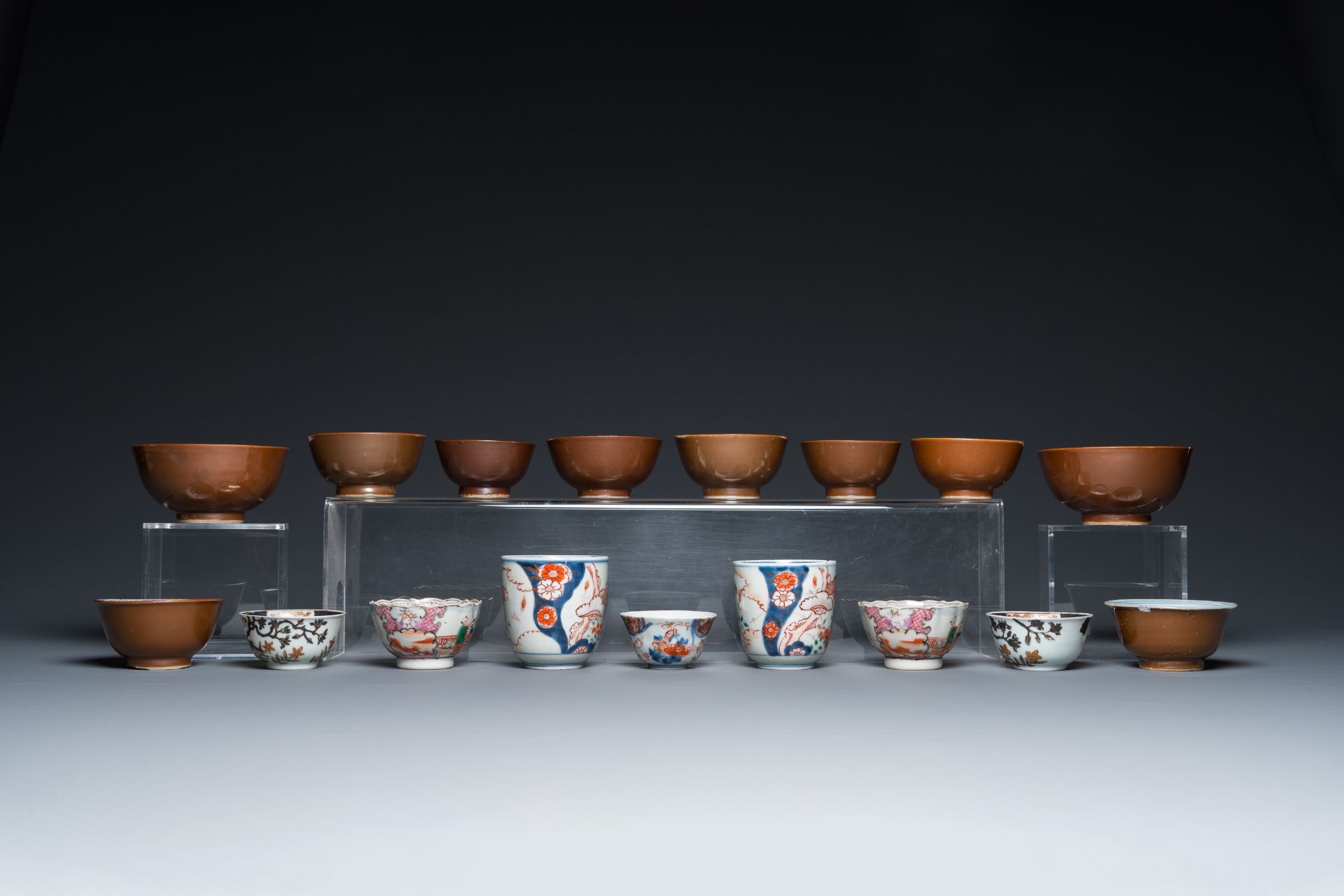 A varied collection of Chinese cups and saucers, 18/19th C. - Bild 9 aus 13