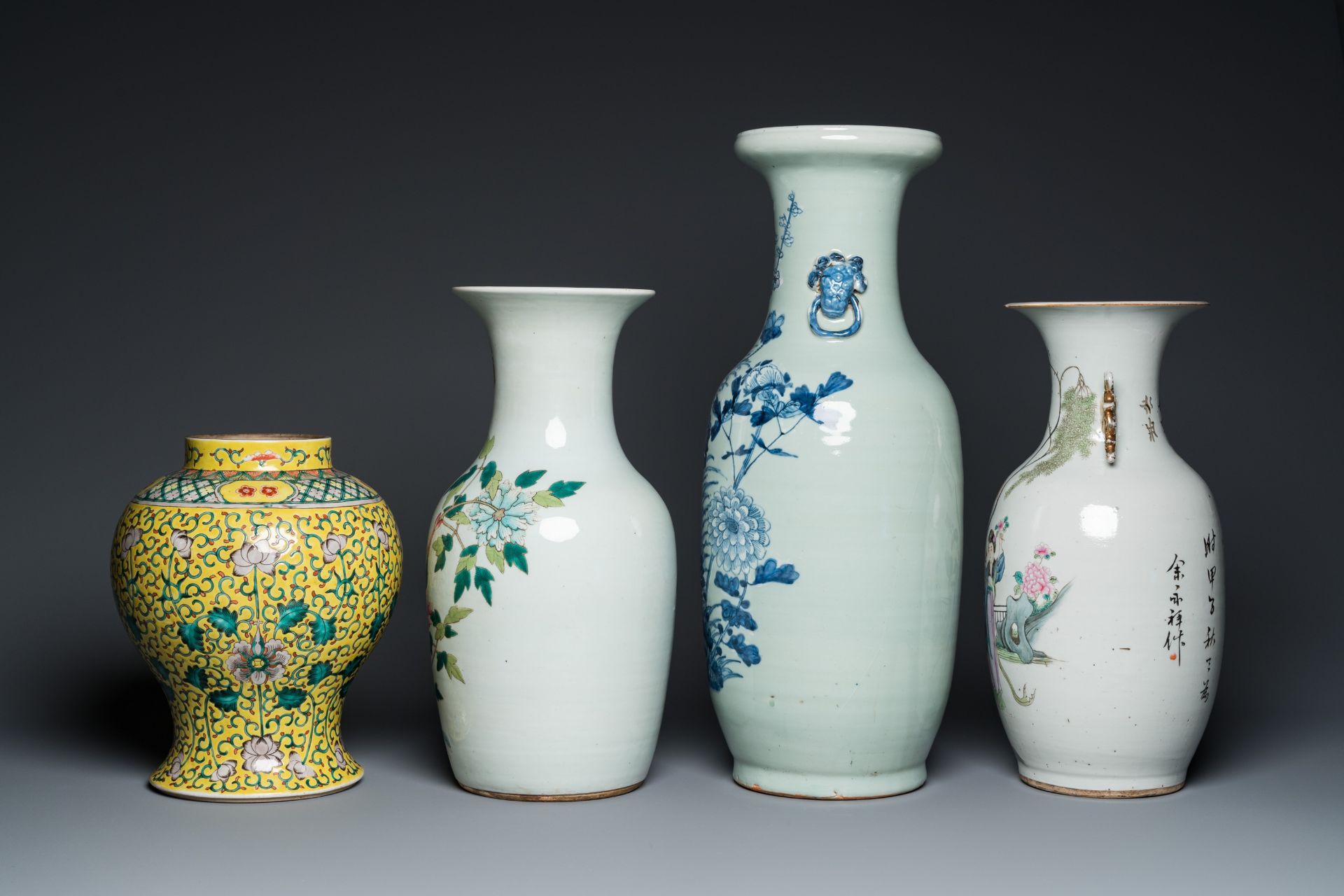 Four Chinese famille rose and celadon-ground vases, 19/20th C. - Bild 3 aus 7