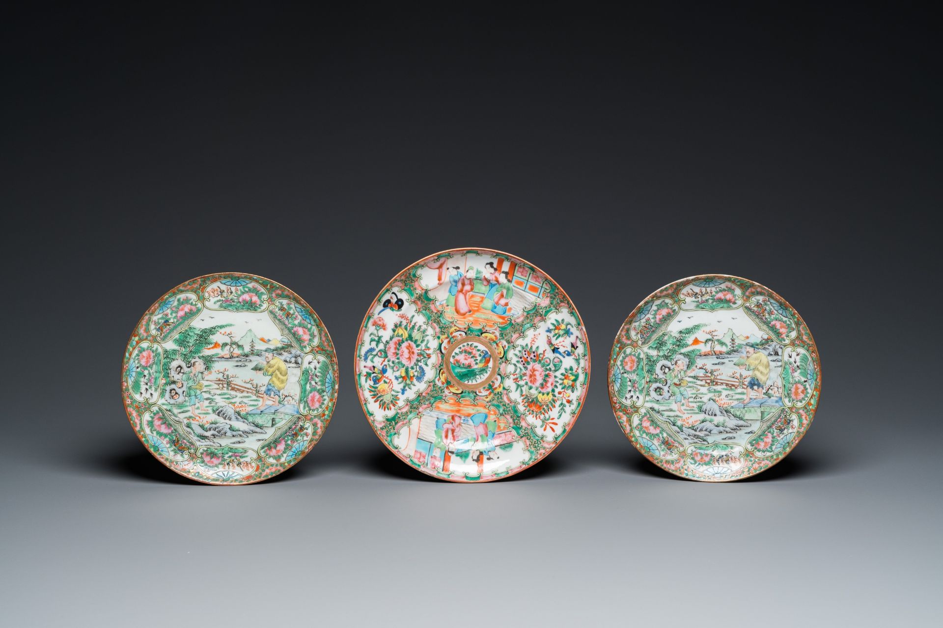 An extensive collection of Chinese Canton famille rose porcelain, 19th C. - Image 4 of 13