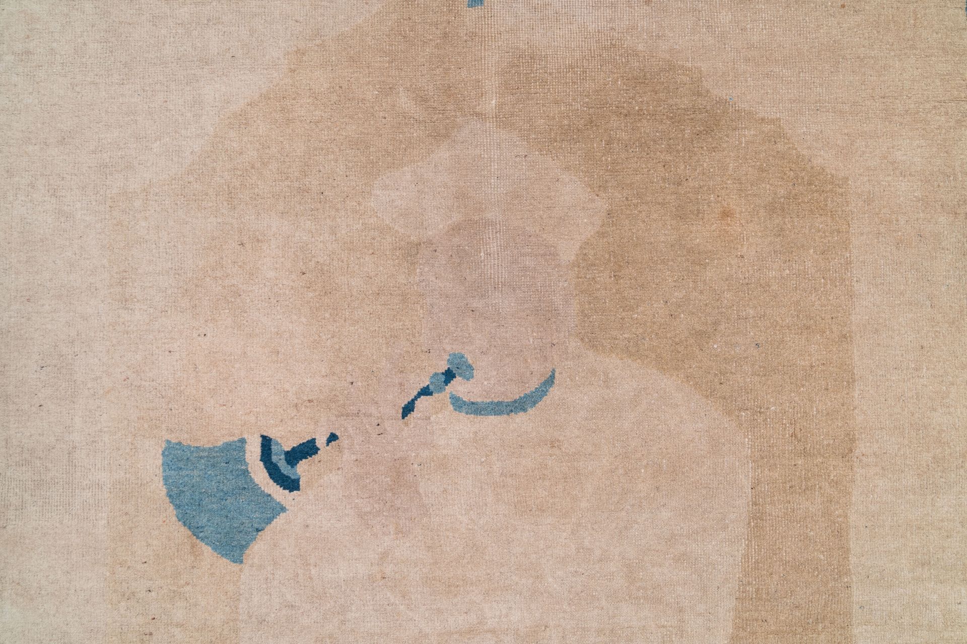 A Chinese Ningxia rug depicting a mandarin dignitary, 19th C - Image 4 of 6