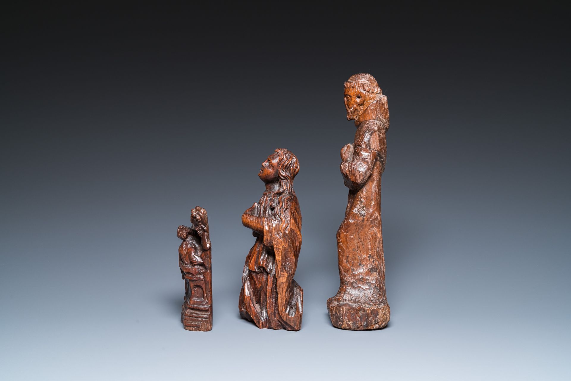 Four various religious wood sculptures, 16/17th C. - Bild 9 aus 11
