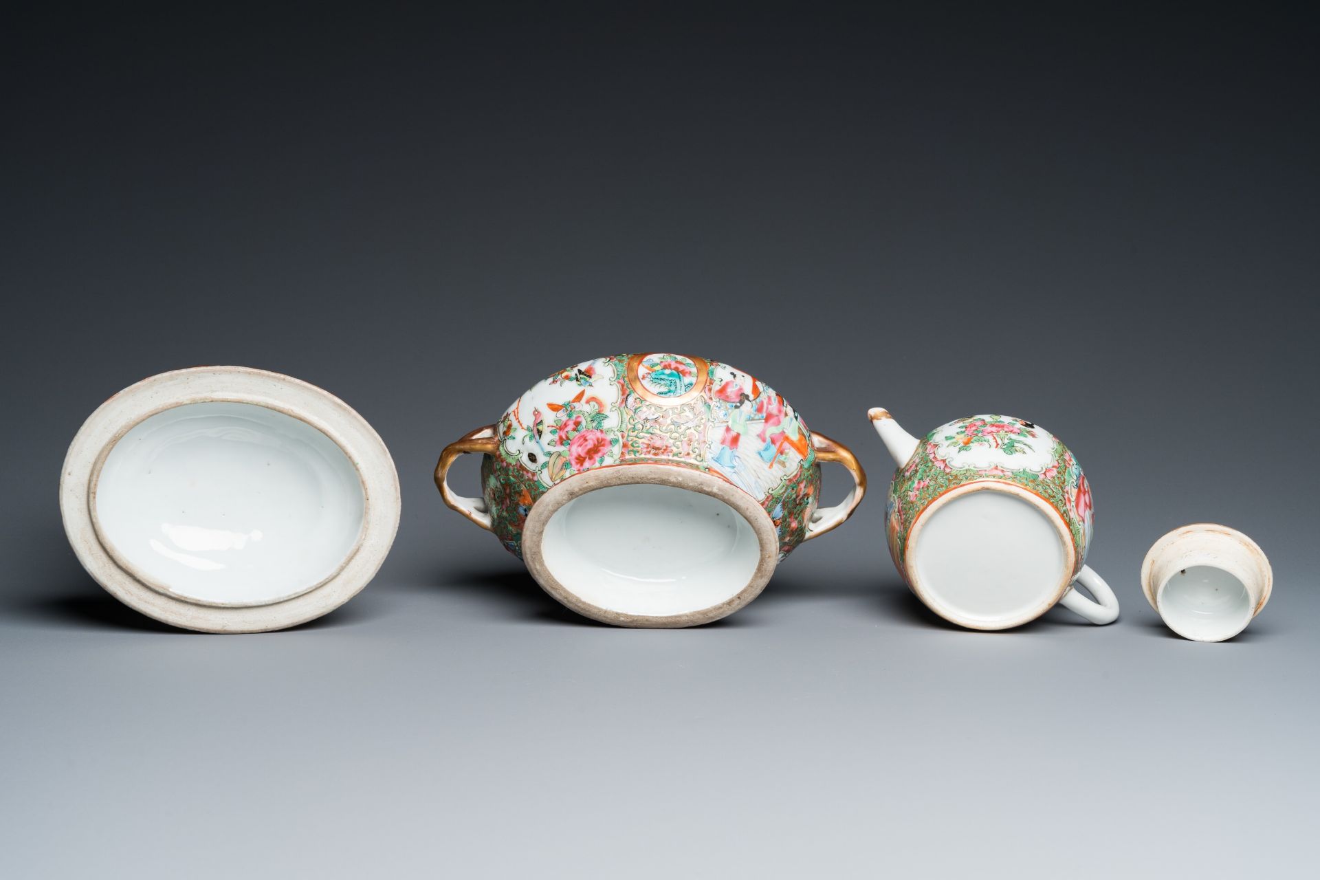 A varied collection of Chinese Canton famille rose porcelain, 19th C. - Image 15 of 15