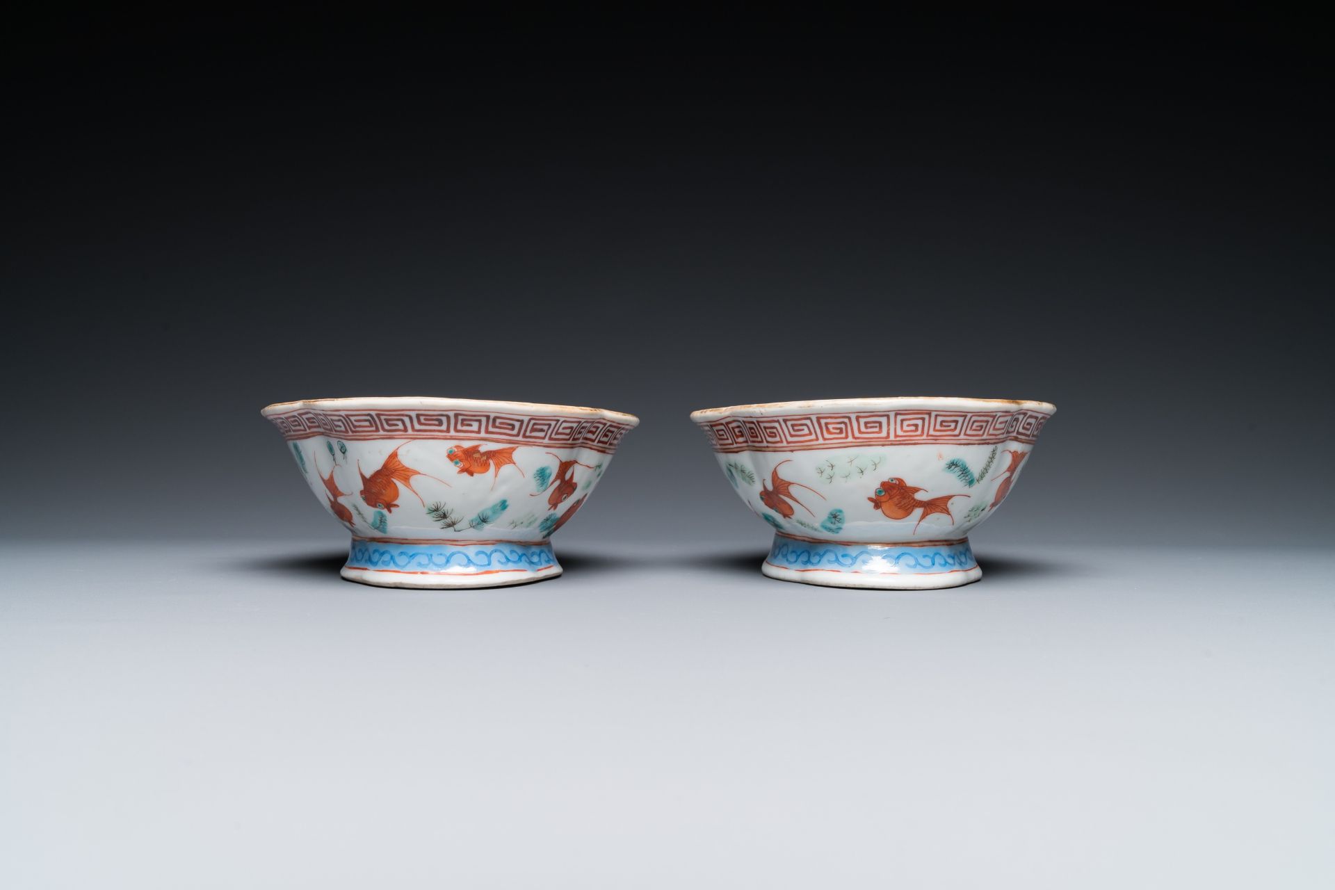 A varied collection of Chinese porcelain, 19/20th C. - Bild 13 aus 17